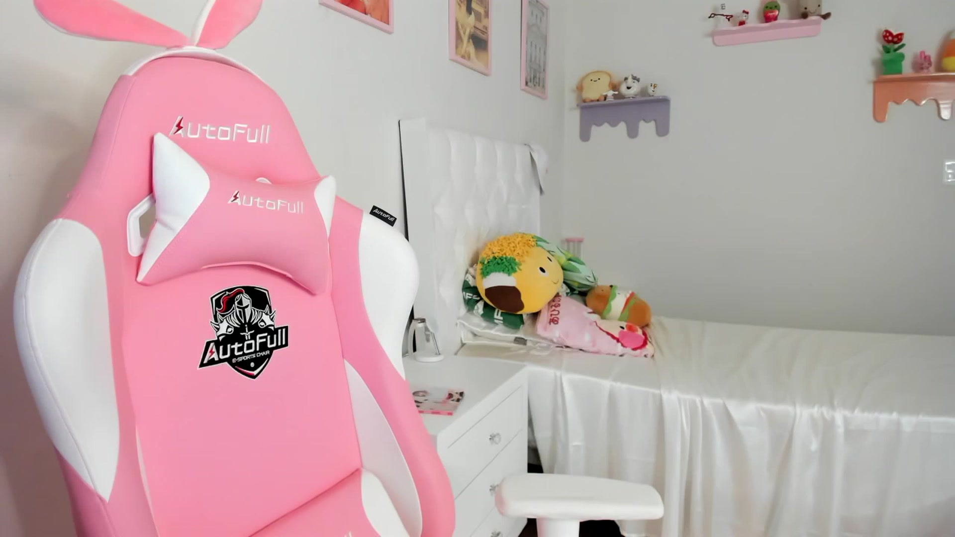 Gallery image thumbnail from Cherrycute666's myfreecams stream on, 07/09/2023, 22:06 image 13 of 20