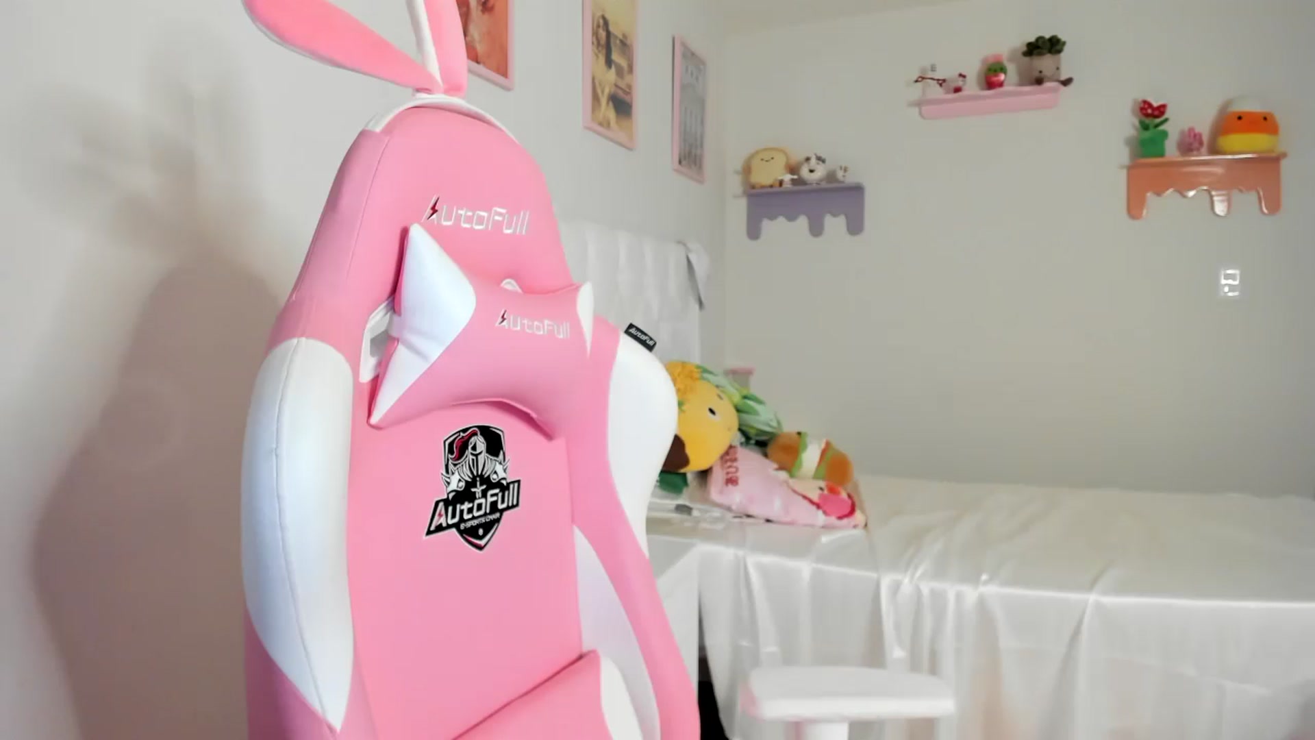 Gallery image thumbnail from Cherrycute666's myfreecams stream on, 07/09/2023, 23:09 image 5 of 20