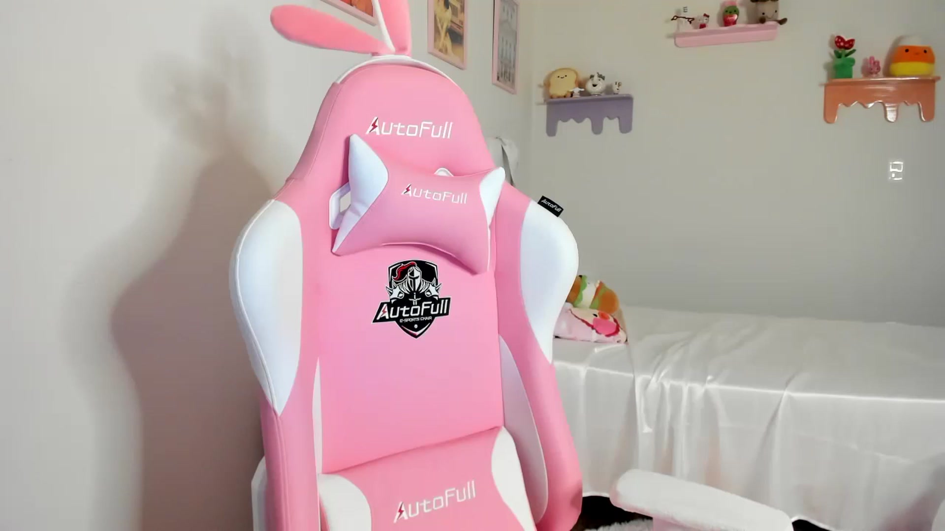 Gallery image thumbnail from Cherrycute666's myfreecams stream on, 07/10/2023, 24:02 image 14 of 20