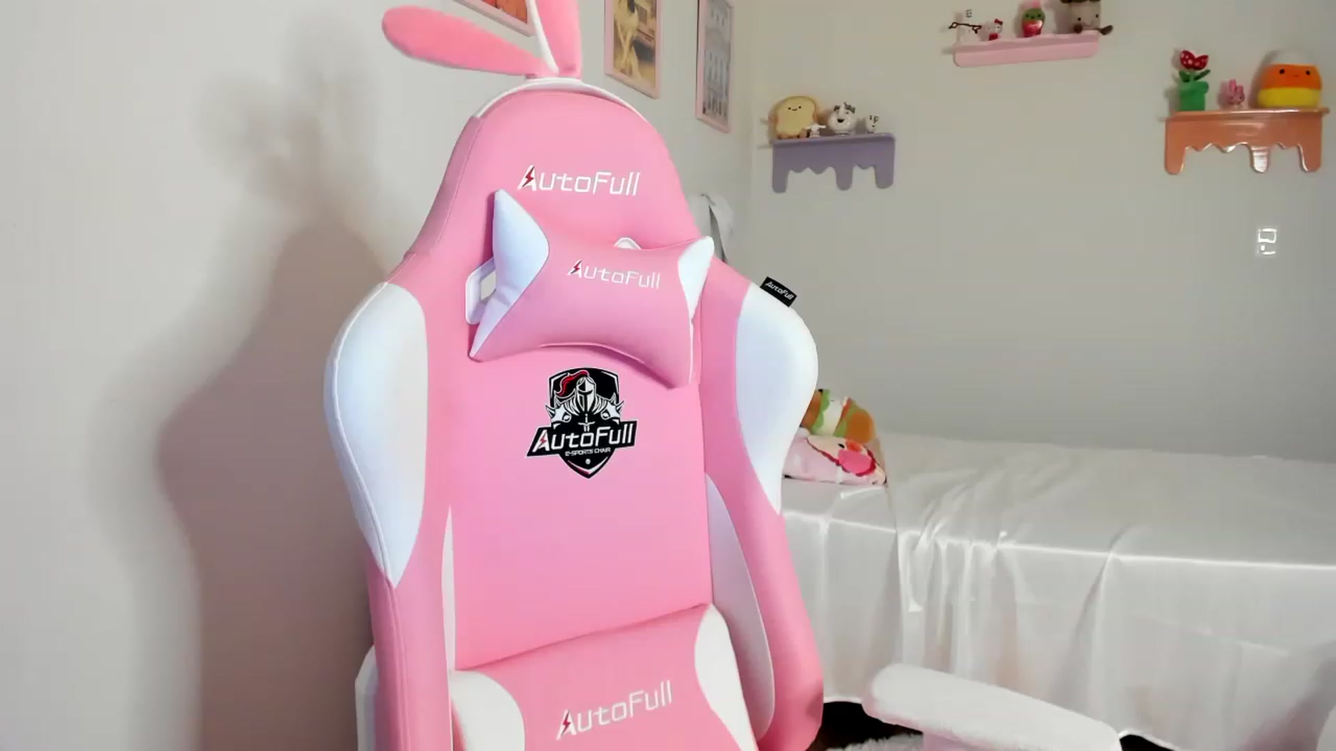 Gallery image thumbnail from Cherrycute666's myfreecams stream on, 07/10/2023, 24:02 image 13 of 20