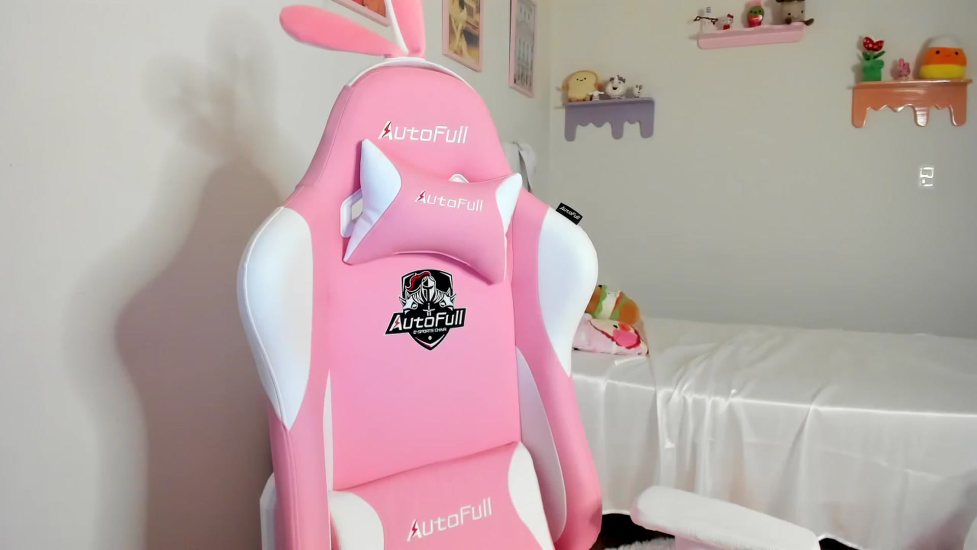 Gallery image thumbnail from Cherrycute666's myfreecams stream on, 07/10/2023, 24:02 image 15 of 20