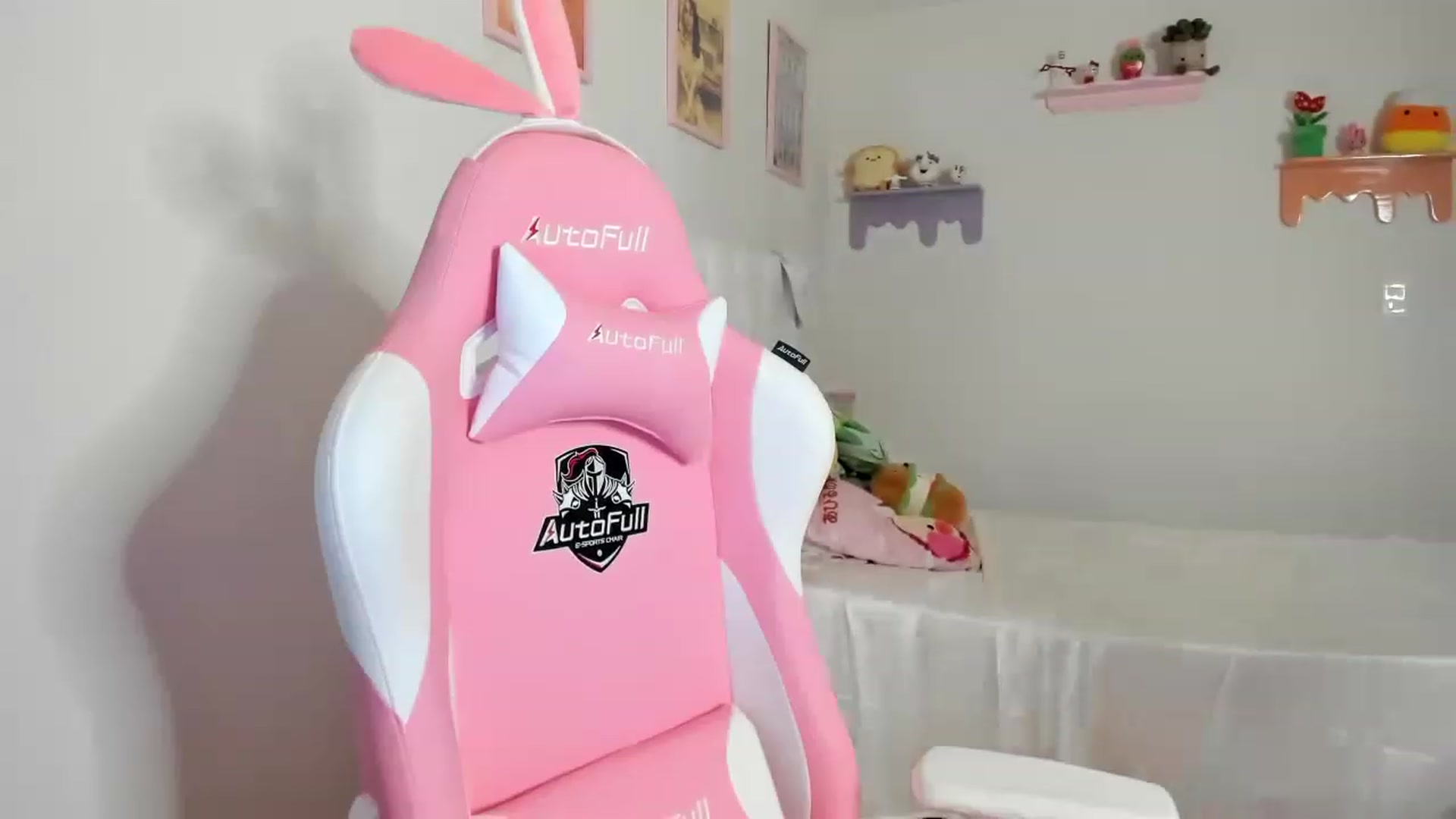 Gallery image thumbnail from Cherrycute666's myfreecams stream on, 07/10/2023, 24:02 image 4 of 20