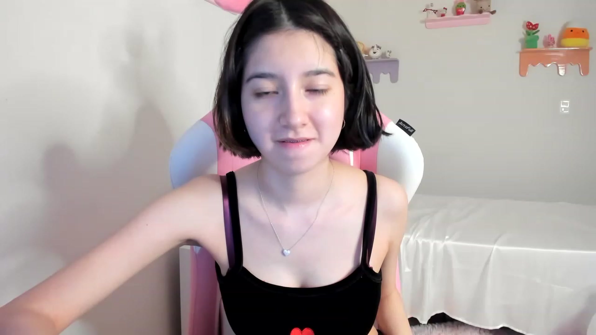 Gallery image thumbnail from Cherrycute666's myfreecams stream on, 07/10/2023, 24:02 image 12 of 20