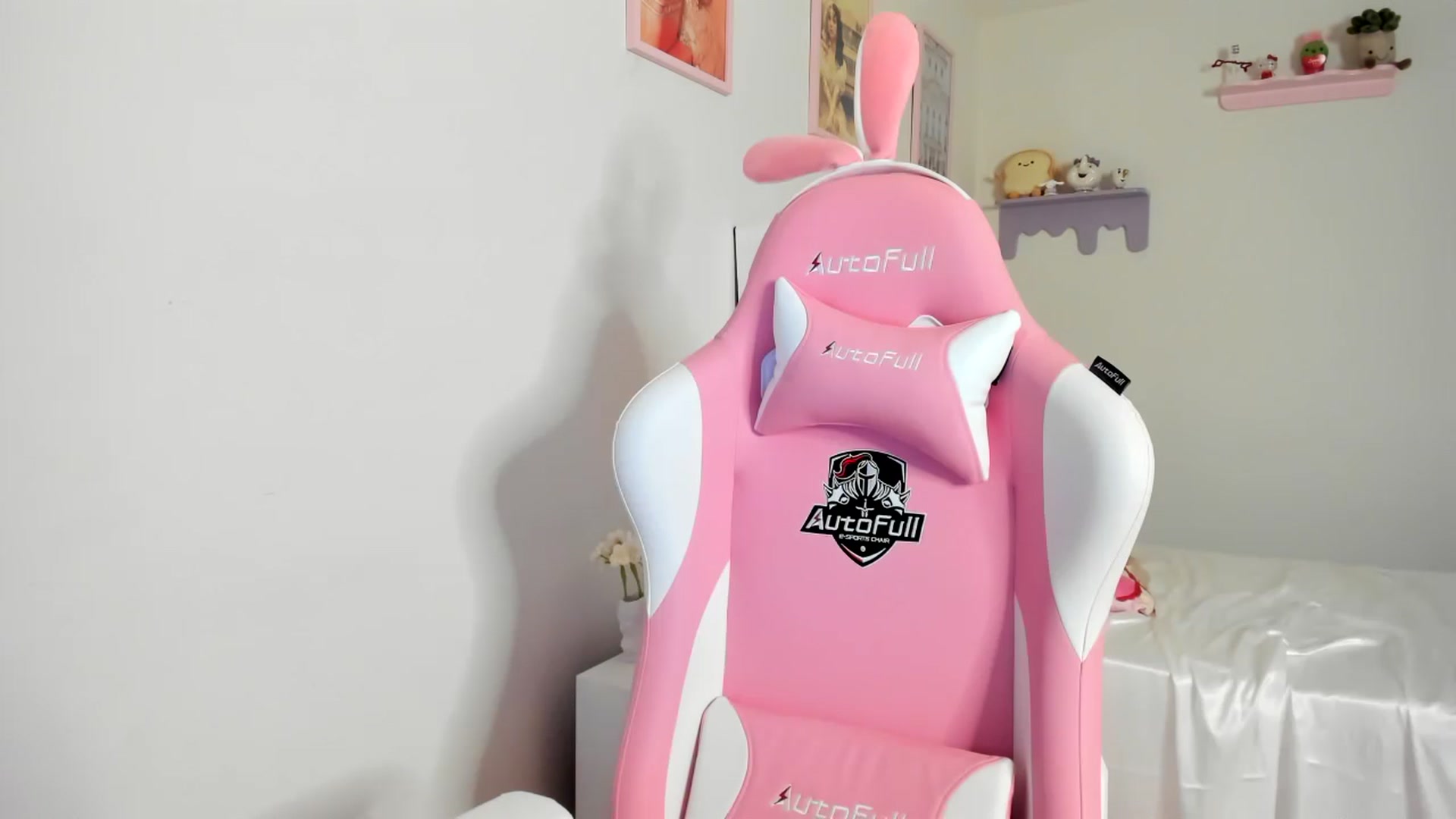 Gallery image thumbnail from Cherrycute666's myfreecams stream on, 07/10/2023, 01:30 image 12 of 20