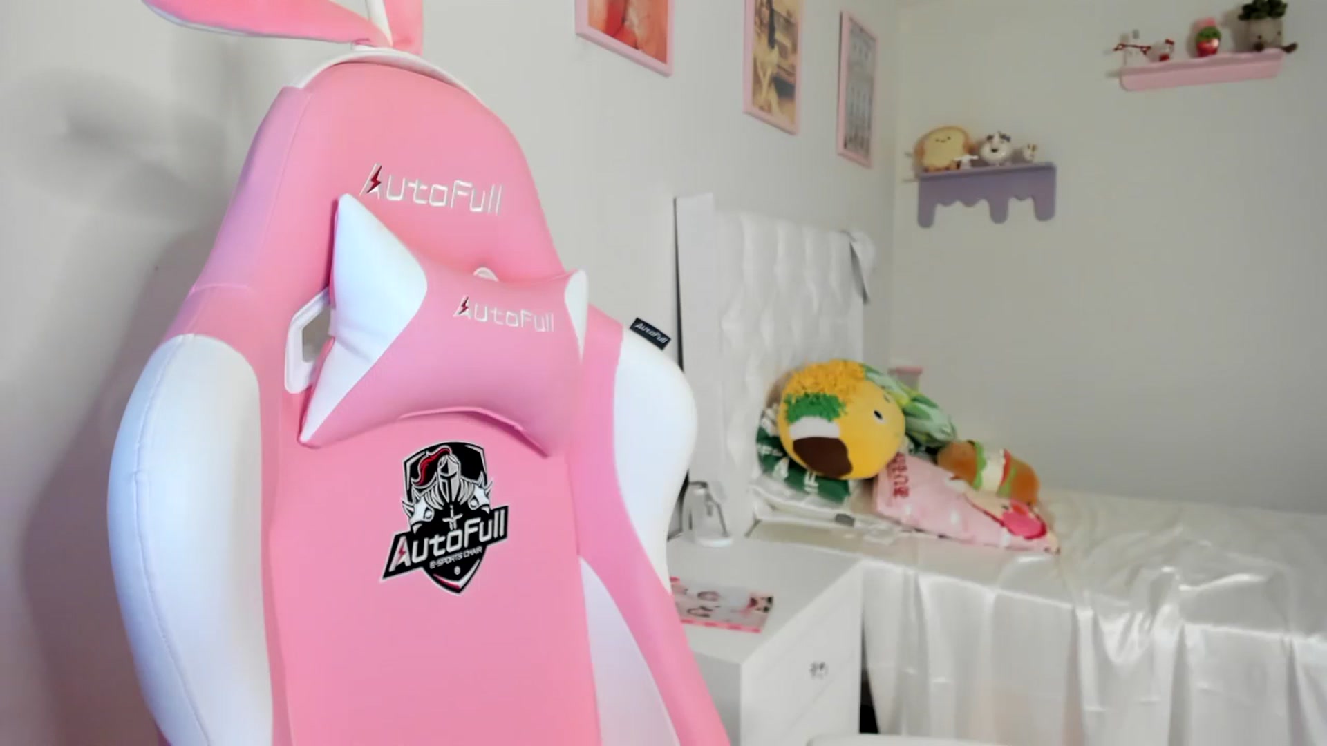Gallery image thumbnail from Cherrycute666's myfreecams stream on, 07/10/2023, 01:30 image 4 of 20
