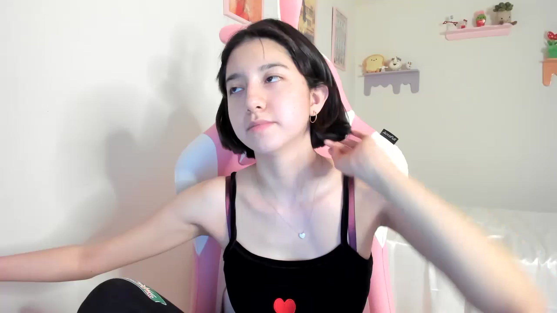 Gallery image thumbnail from Cherrycute666's myfreecams stream on, 07/10/2023, 03:42 image 1 of 20