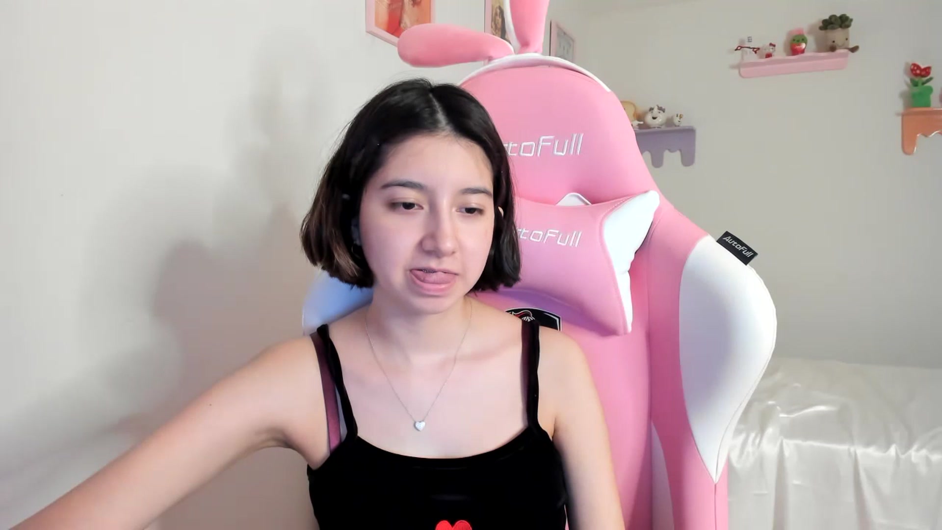 Gallery image thumbnail from Cherrycute666's myfreecams stream on, 07/10/2023, 03:42 image 17 of 20