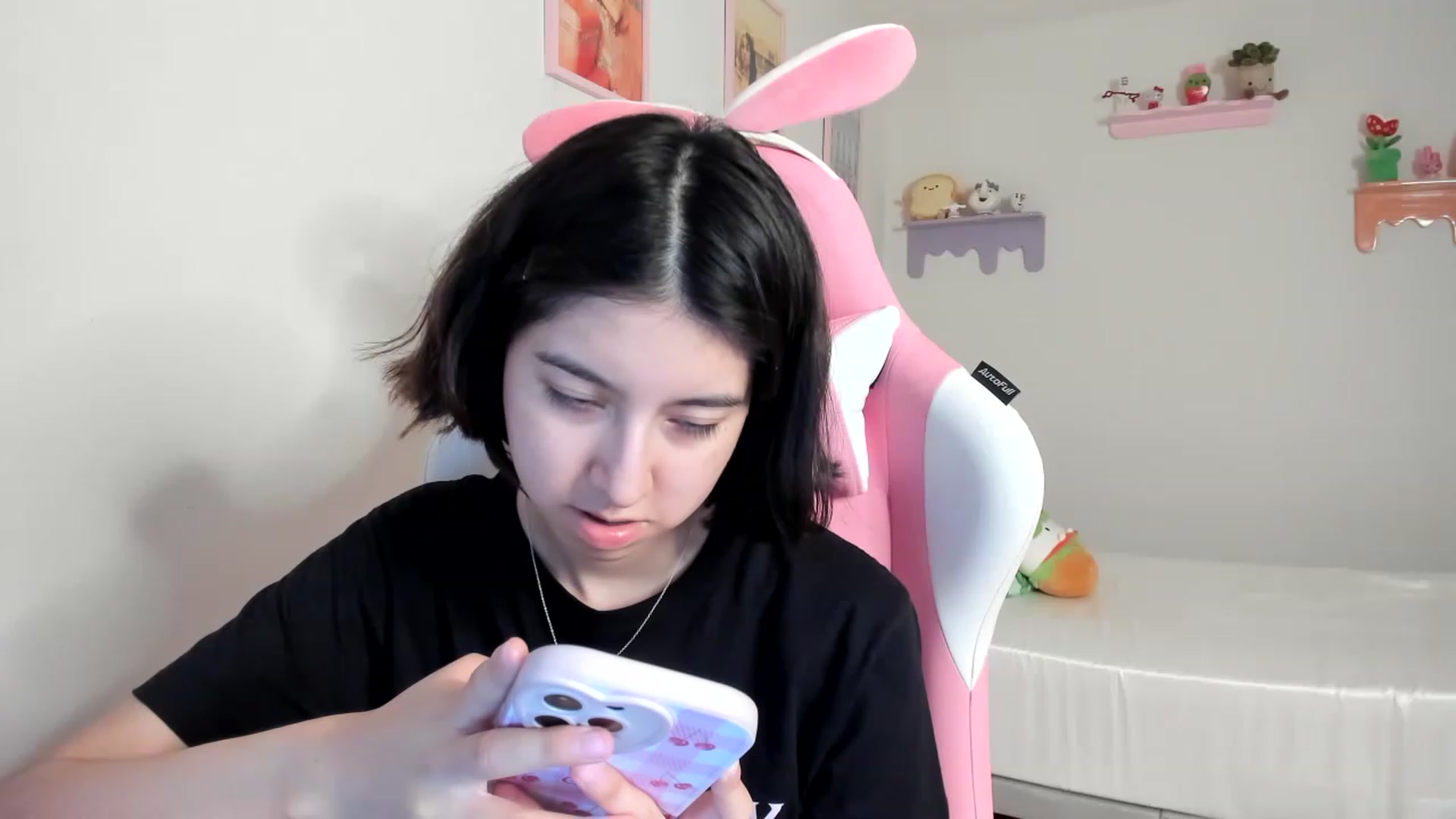 Gallery image thumbnail from Cherrycute666's myfreecams stream on, 07/11/2023, 03:55 image 12 of 20