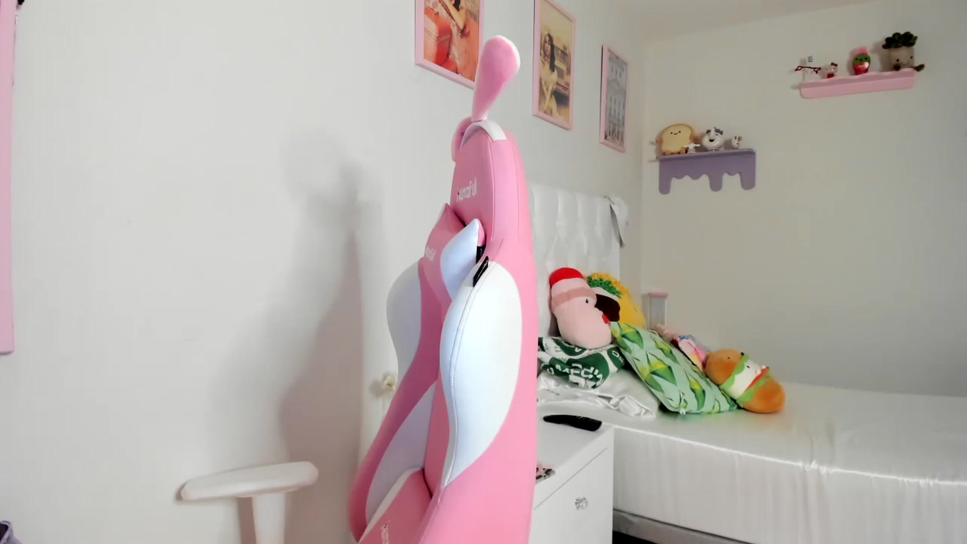 Gallery image thumbnail from Cherrycute666's myfreecams stream on, 07/11/2023, 03:55 image 4 of 20