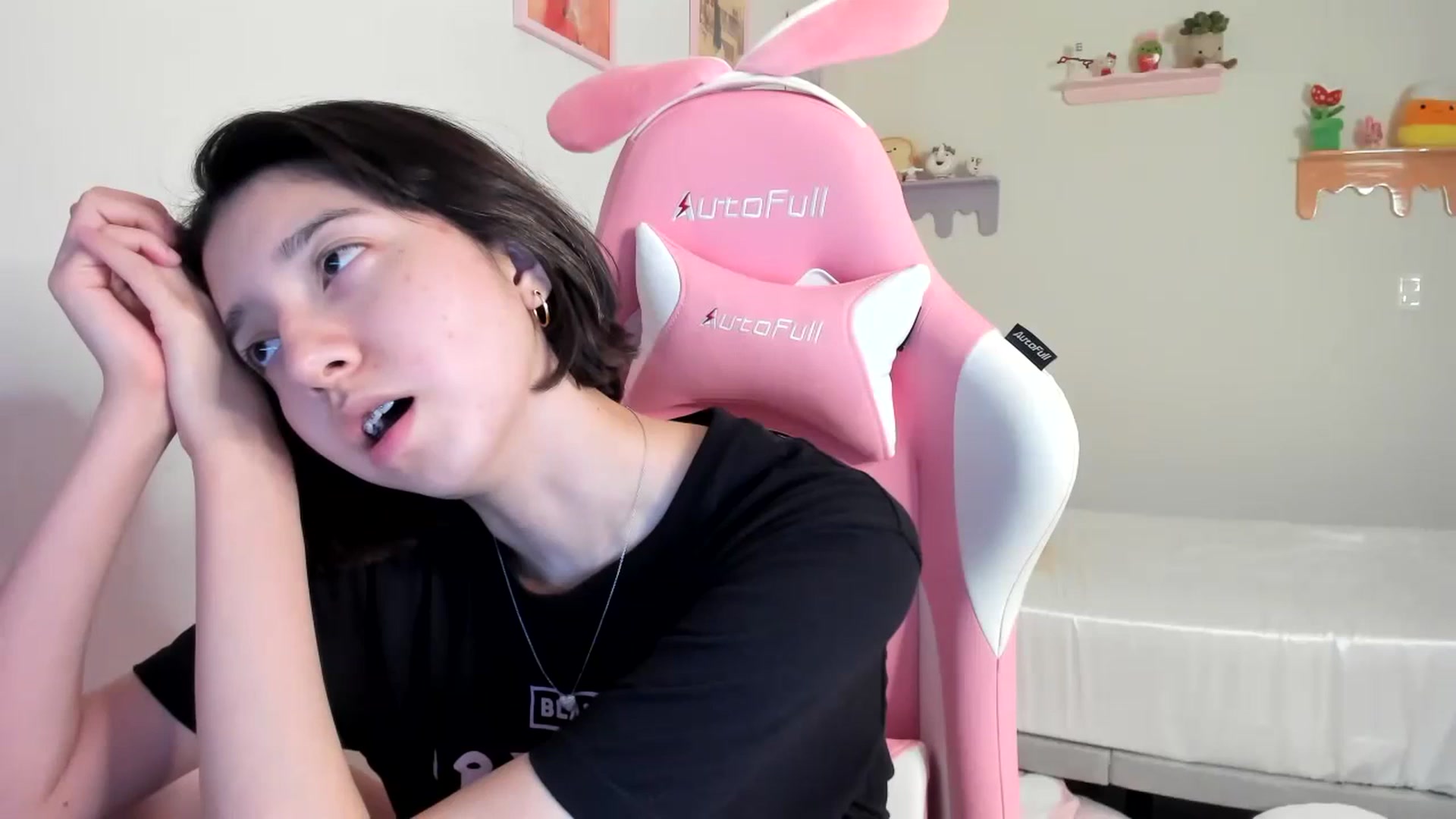 Gallery image thumbnail from Cherrycute666's myfreecams stream on, 07/11/2023, 07:56 image 1 of 20