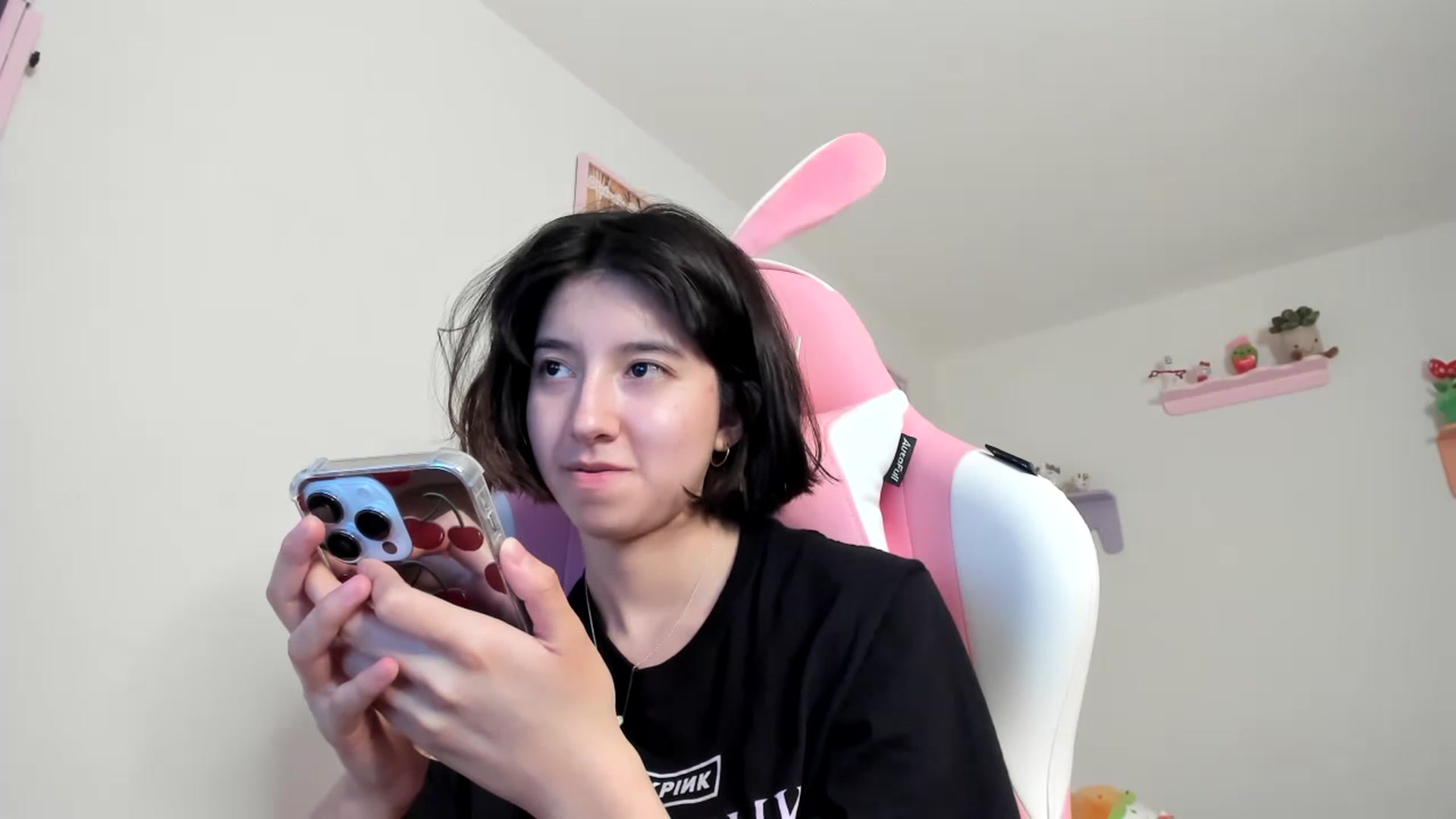 Gallery image thumbnail from Cherrycute666's myfreecams stream on, 07/11/2023, 11:23 image 9 of 20