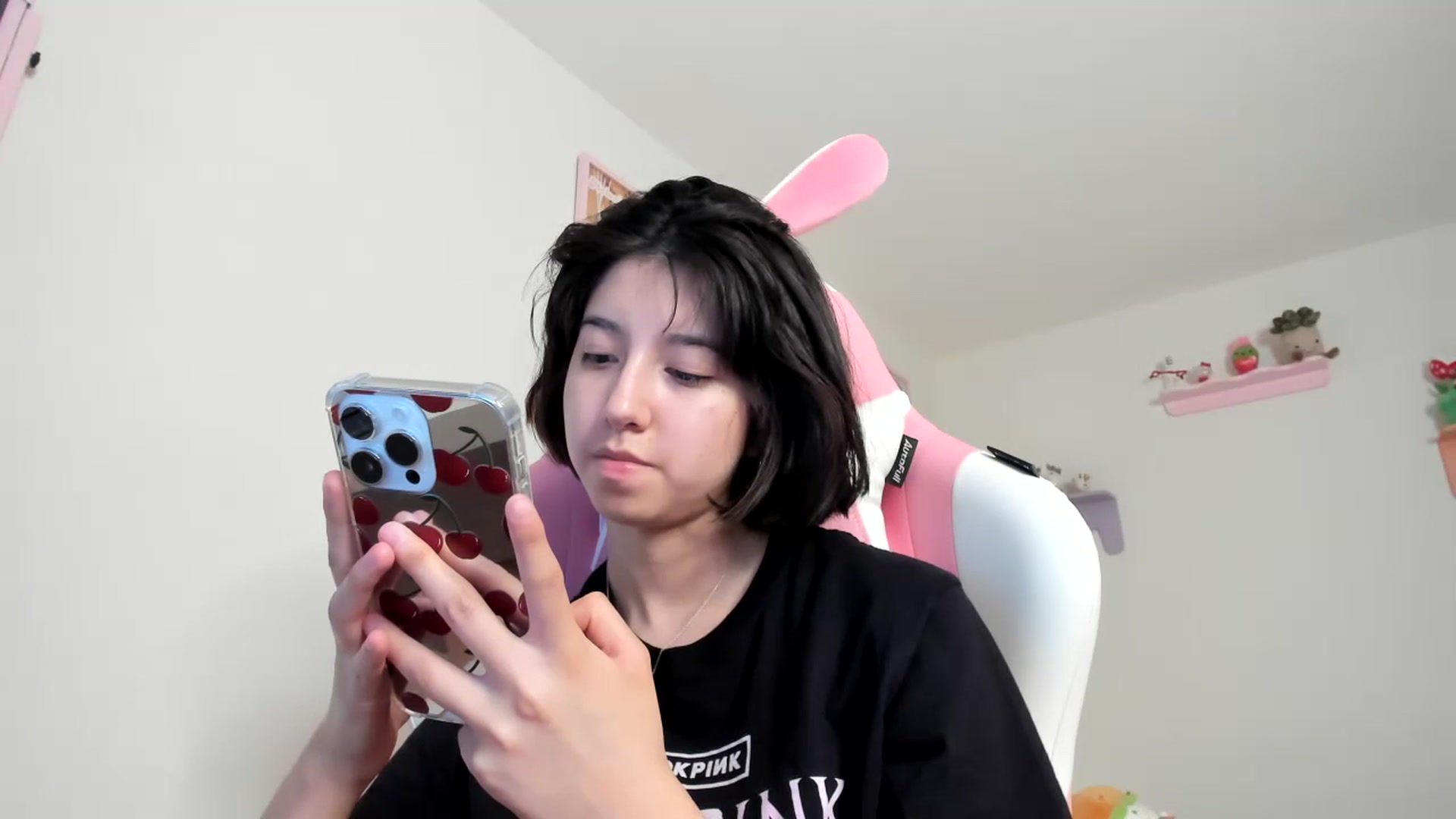 Gallery image thumbnail from Cherrycute666's myfreecams stream on, 07/11/2023, 11:23 image 11 of 20