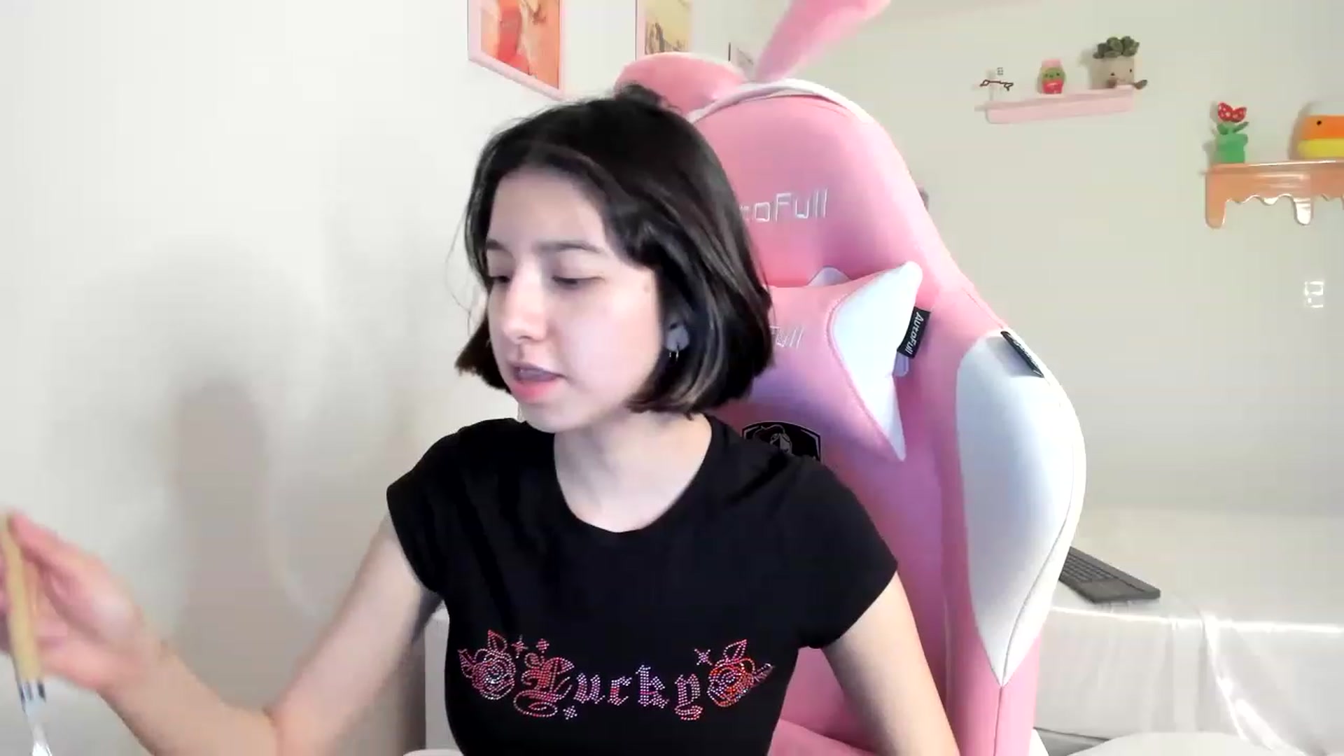 Gallery image thumbnail from Cherrycute666's myfreecams stream on, 07/12/2023, 03:06 image 16 of 20