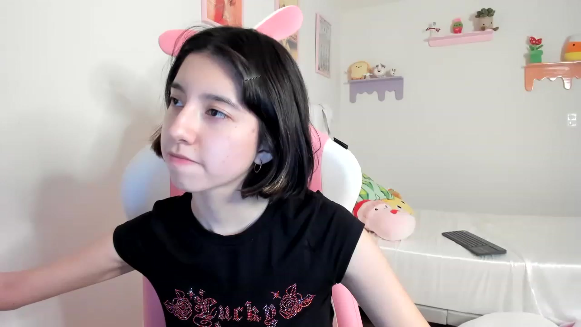 Gallery image thumbnail from Cherrycute666's myfreecams stream on, 07/12/2023, 03:06 image 10 of 20