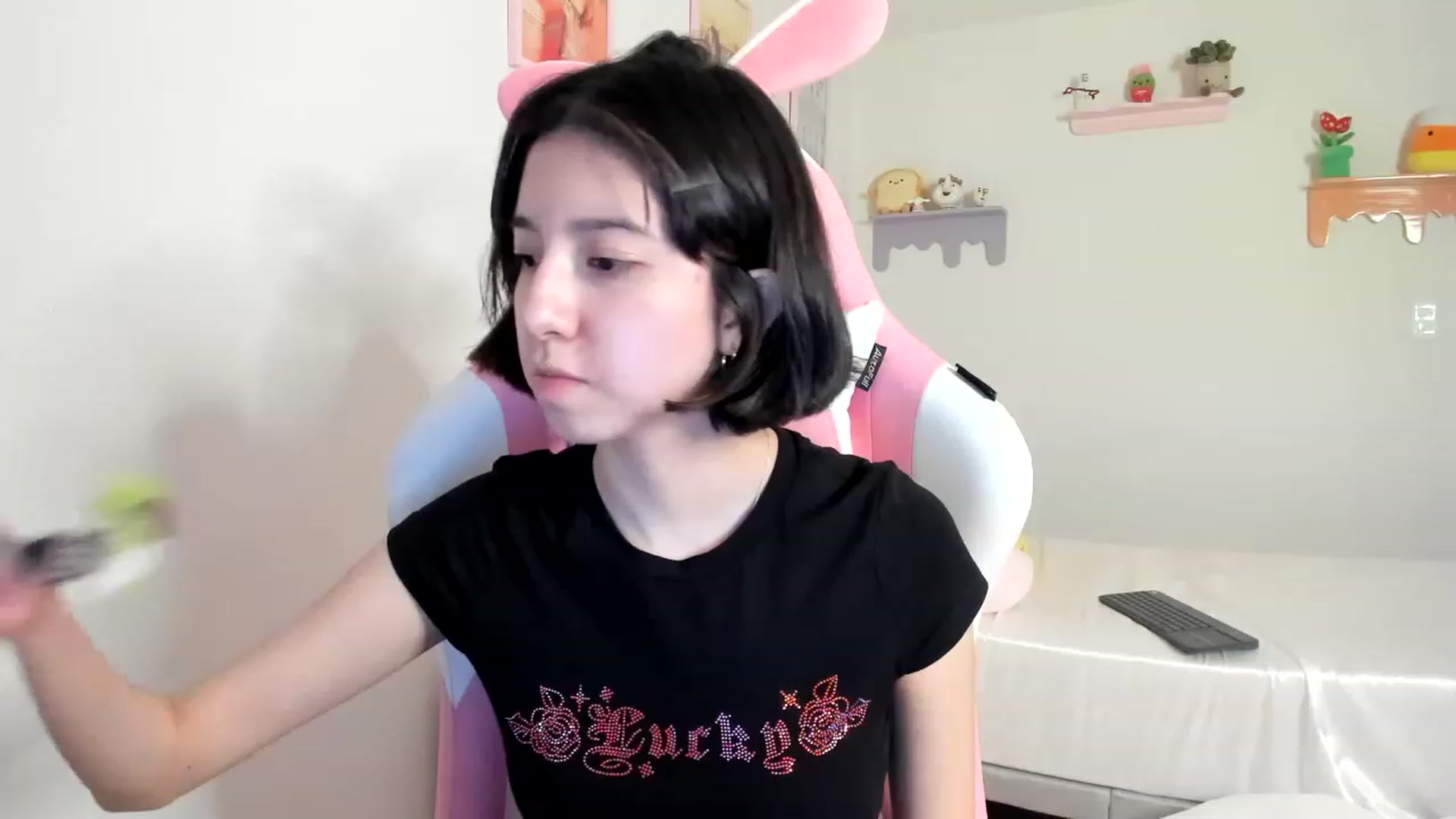 Gallery image thumbnail from Cherrycute666's myfreecams stream on, 07/12/2023, 03:06 image 17 of 20