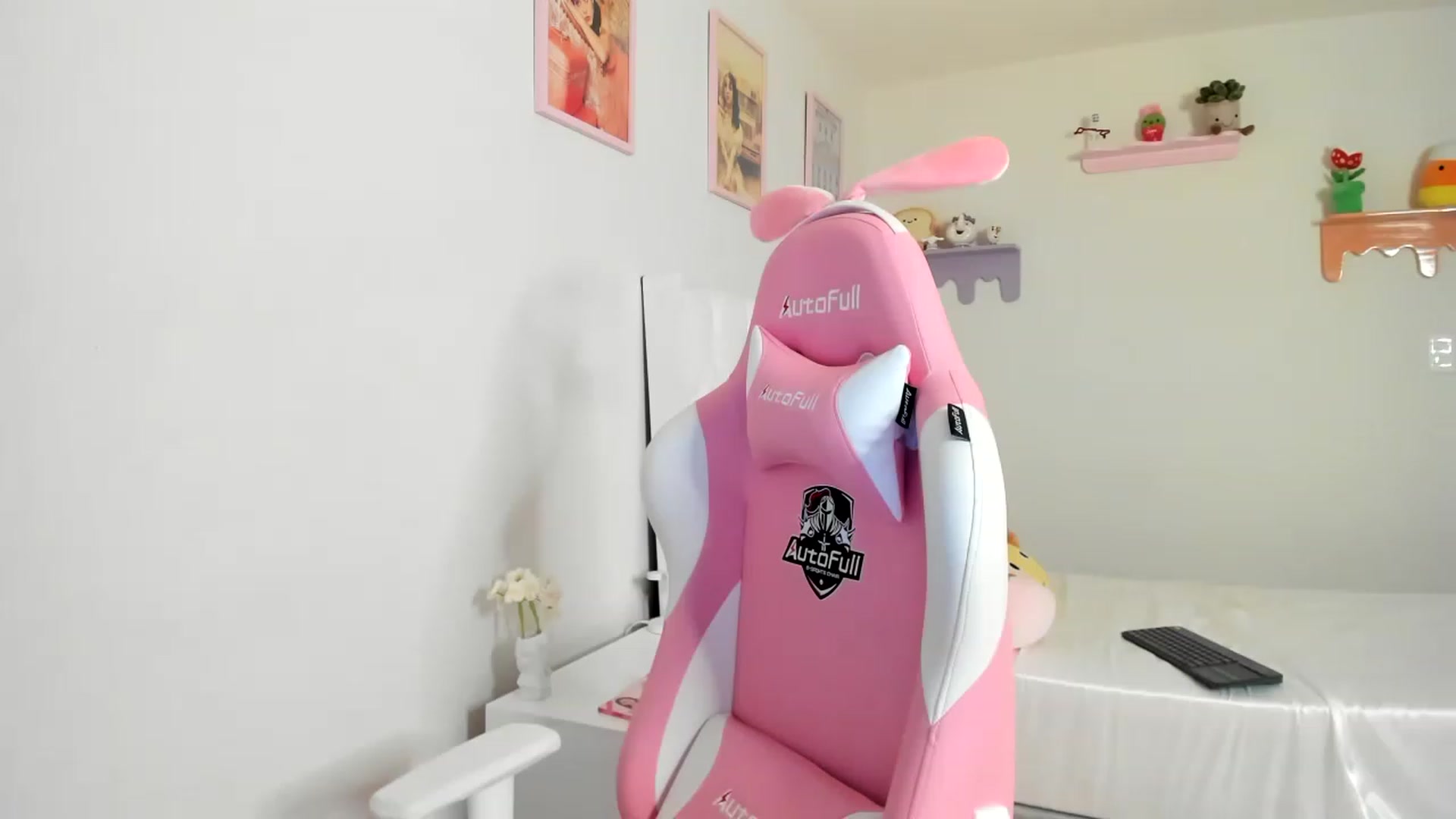 Gallery image thumbnail from Cherrycute666's myfreecams stream on, 07/12/2023, 04:56 image 7 of 20