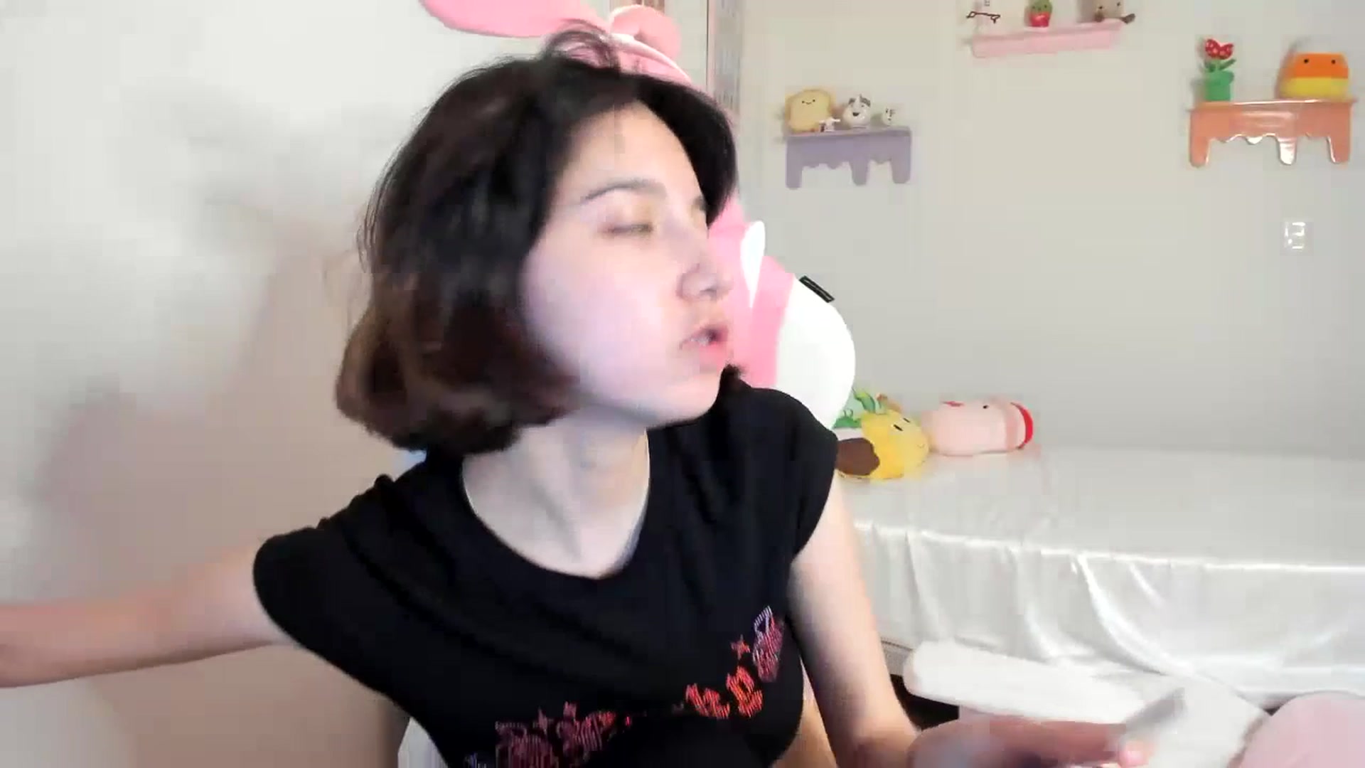 Gallery image thumbnail from Cherrycute666's myfreecams stream on, 07/12/2023, 07:49 image 6 of 20
