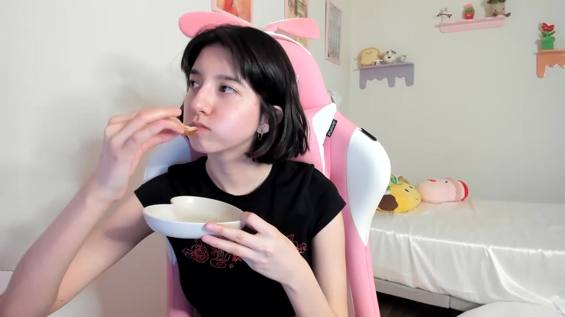 Gallery image thumbnail from Cherrycute666's myfreecams stream on, 07/12/2023, 07:49 image 10 of 20