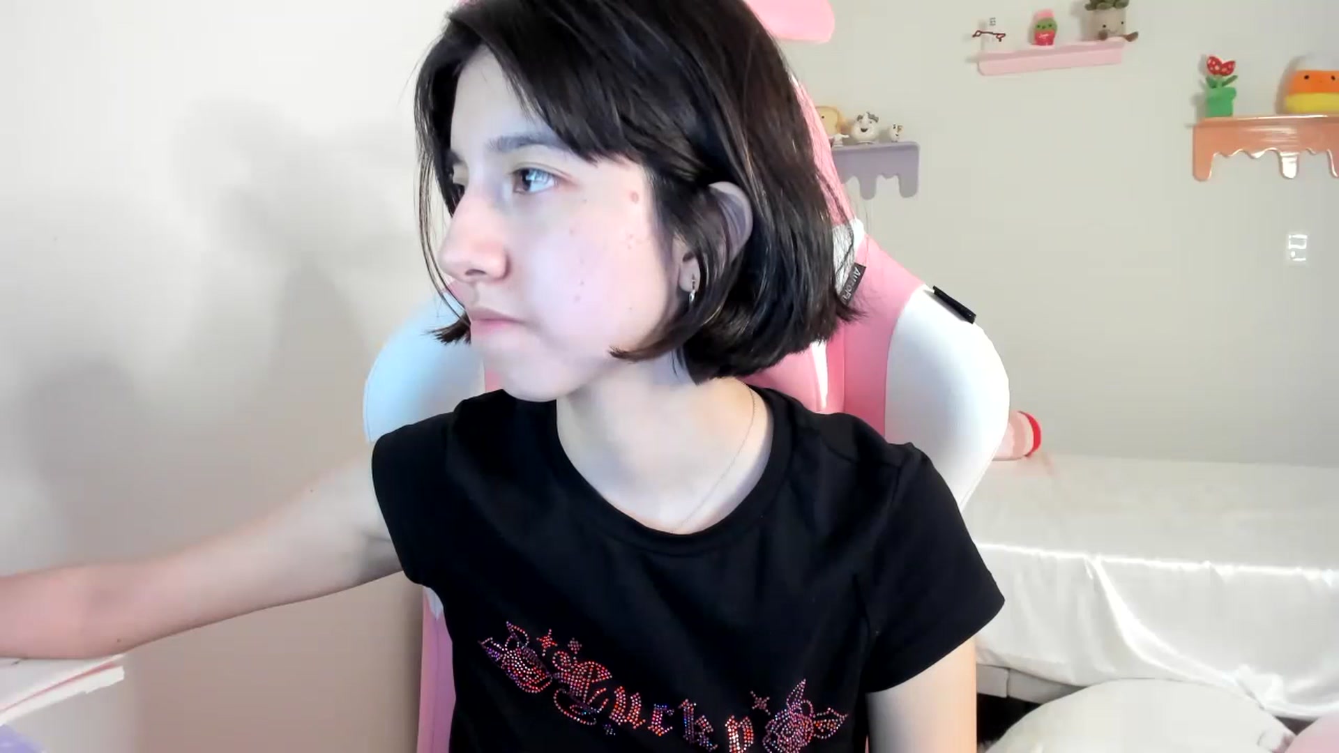 Gallery image thumbnail from Cherrycute666's myfreecams stream on, 07/12/2023, 08:44 image 17 of 20