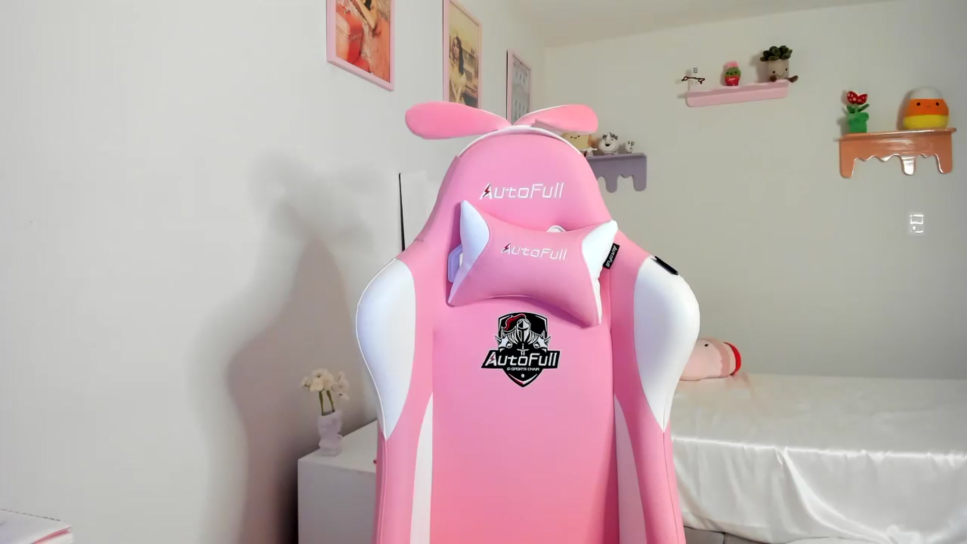 Gallery image thumbnail from Cherrycute666's myfreecams stream on, 07/12/2023, 08:44 image 10 of 20