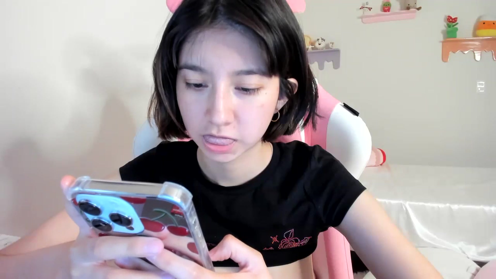 Gallery image thumbnail from Cherrycute666's myfreecams stream on, 07/12/2023, 08:44 image 16 of 20