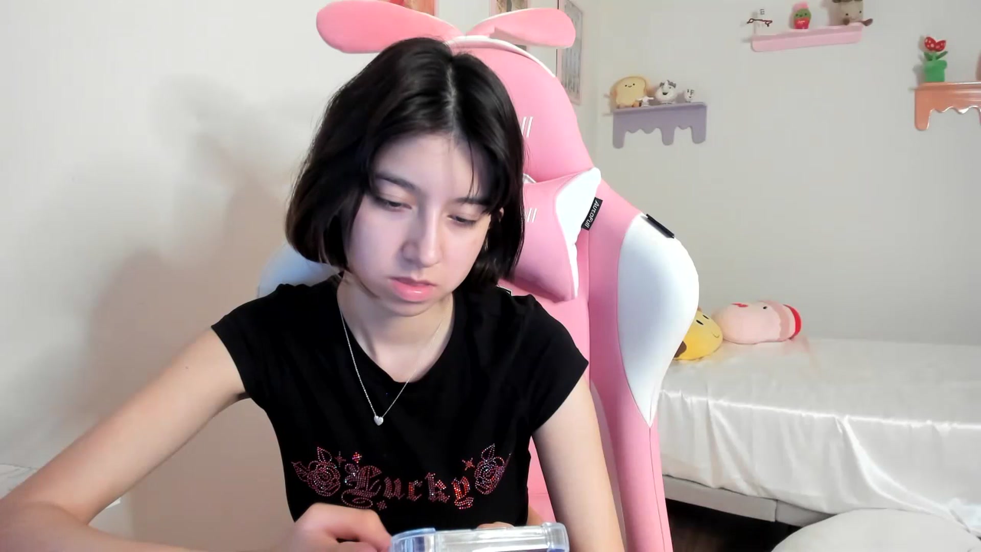 Gallery image thumbnail from Cherrycute666's myfreecams stream on, 07/12/2023, 08:44 image 4 of 20