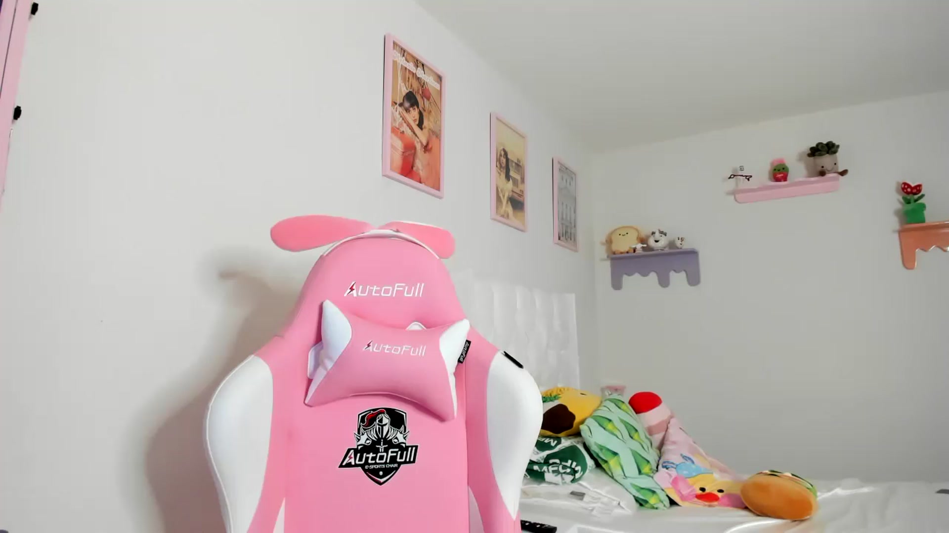 Gallery image thumbnail from Cherrycute666's myfreecams stream on, 07/13/2023, 24:04 image 6 of 20