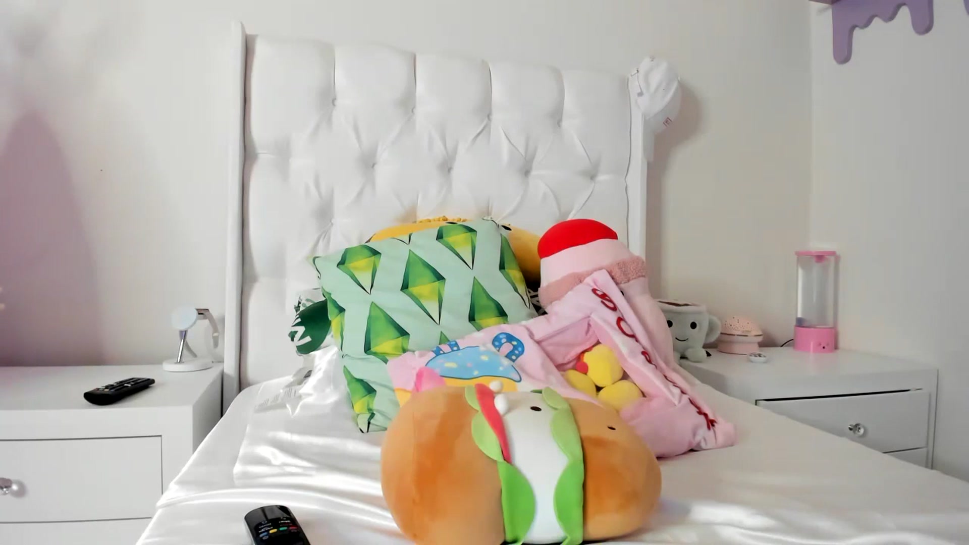 Gallery image thumbnail from Cherrycute666's myfreecams stream on, 07/13/2023, 01:39 image 8 of 20