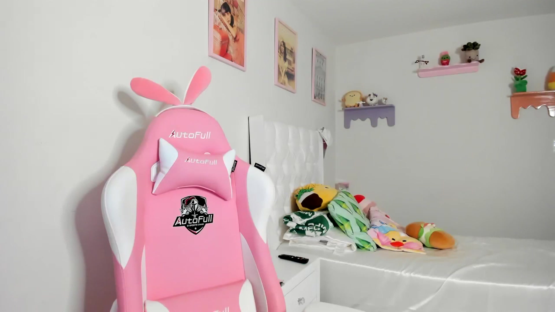 Gallery image thumbnail from Cherrycute666's myfreecams stream on, 07/13/2023, 07:41 image 12 of 20