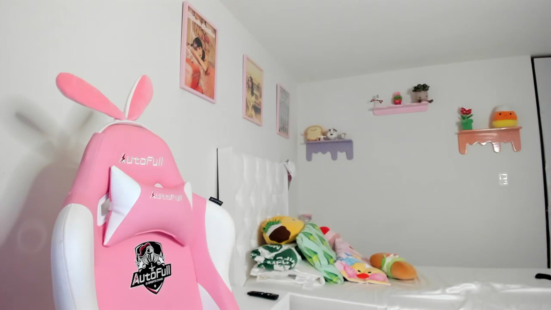 Gallery image thumbnail from Cherrycute666's myfreecams stream on, 07/14/2023, 24:59 image 5 of 20