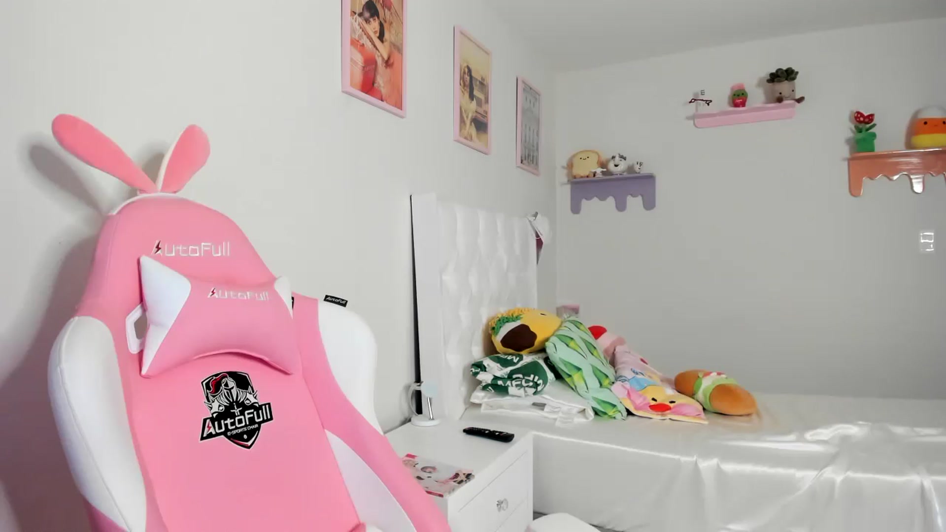 Gallery image thumbnail from Cherrycute666's myfreecams stream on, 07/14/2023, 02:22 image 3 of 20