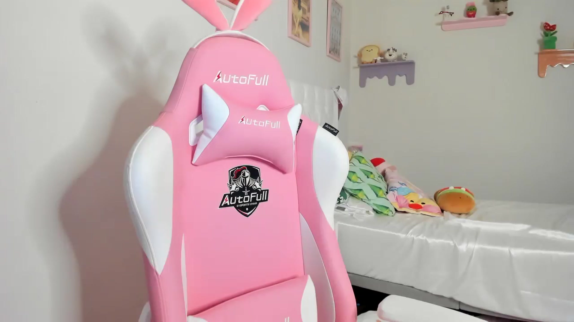 Gallery image thumbnail from Cherrycute666's myfreecams stream on, 07/14/2023, 06:26 image 1 of 20