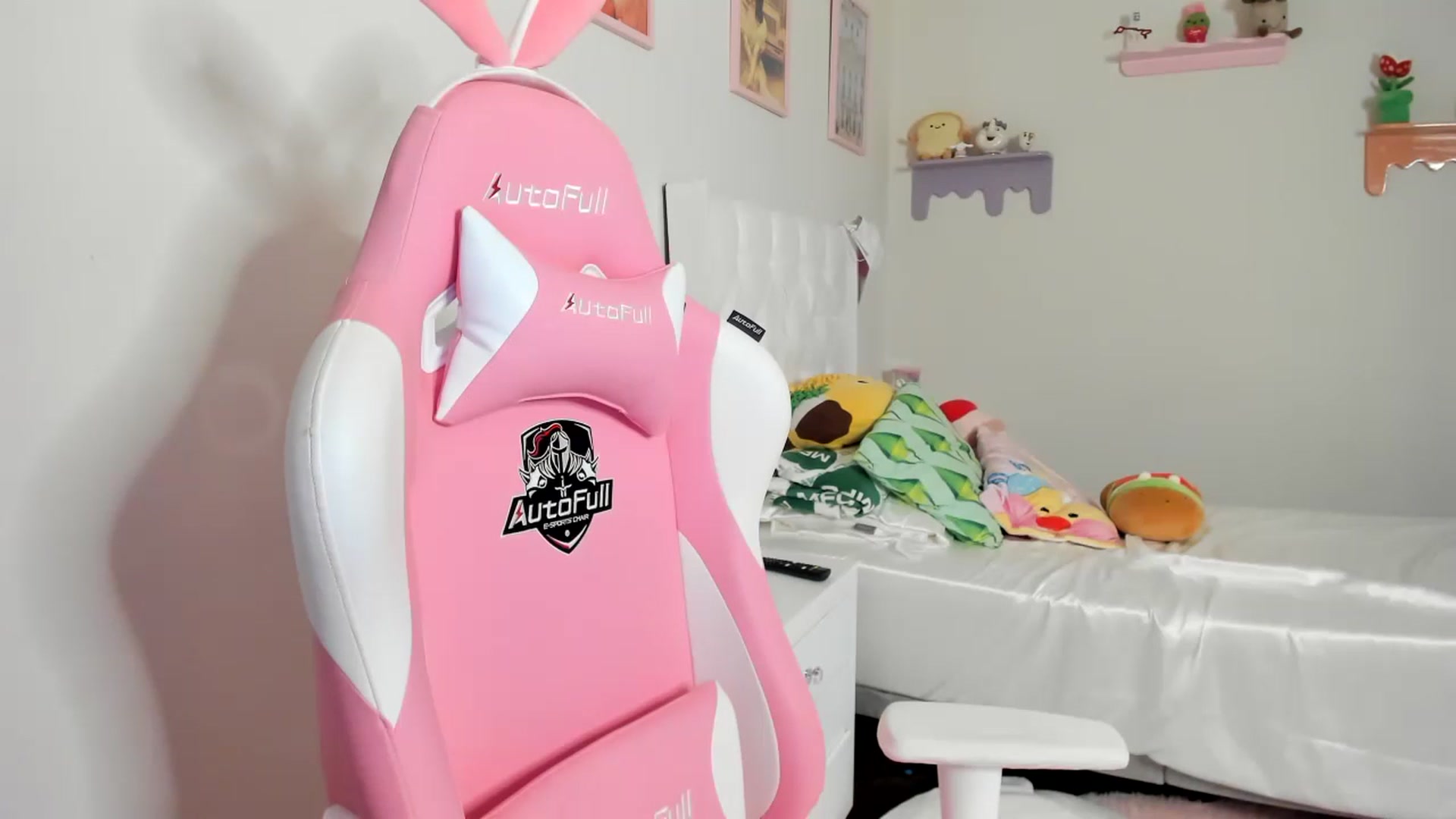 Gallery image thumbnail from Cherrycute666's myfreecams stream on, 07/14/2023, 06:26 image 5 of 20