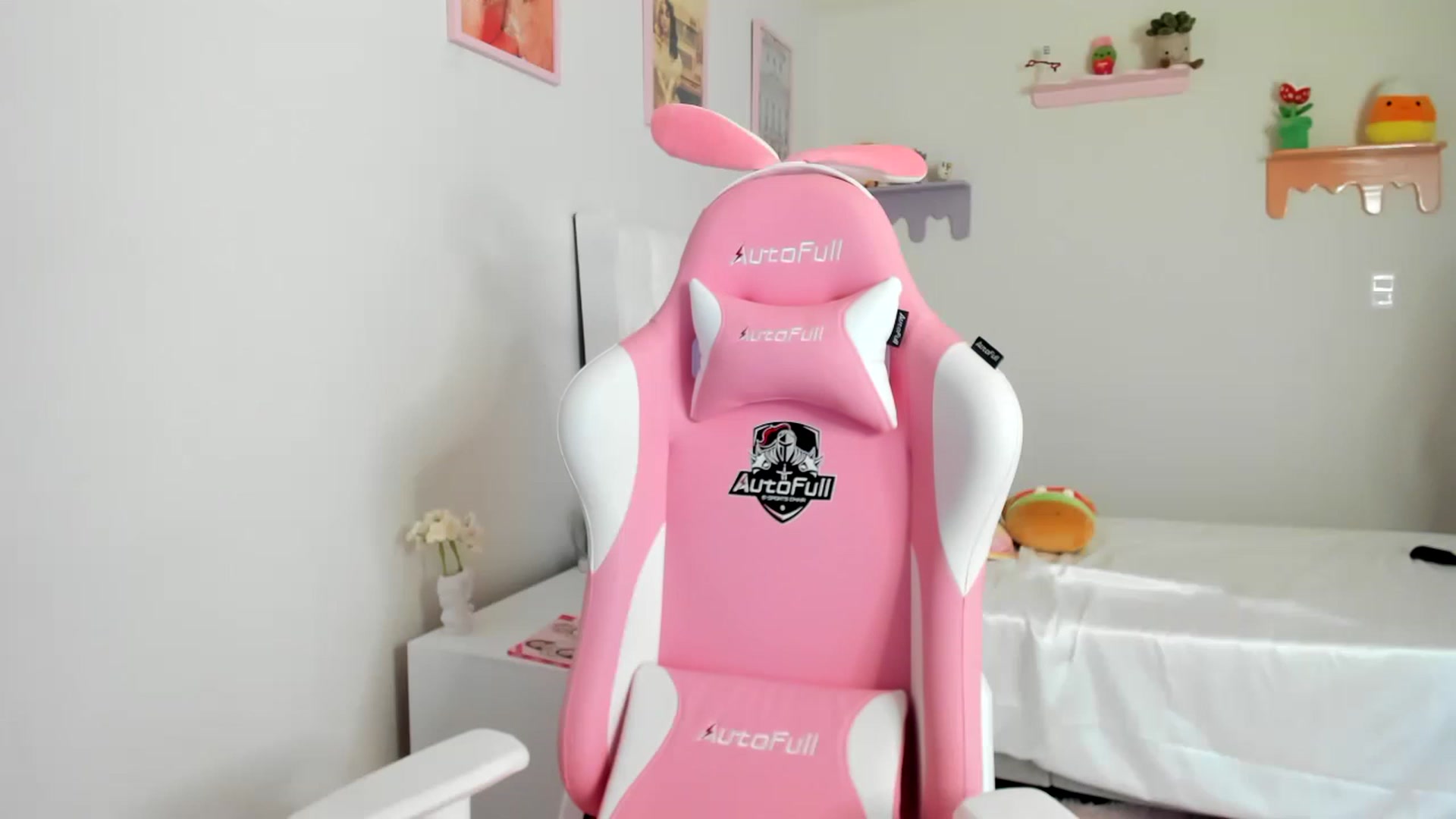 Gallery image thumbnail from Cherrycute666's myfreecams stream on, 07/14/2023, 23:35 image 5 of 20