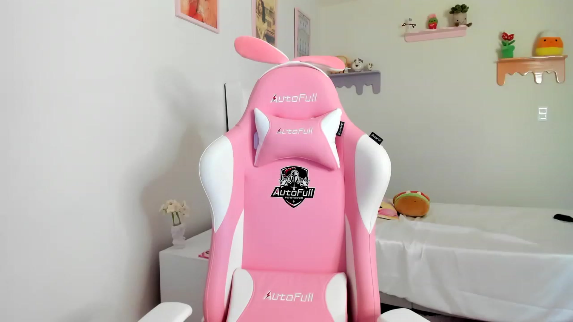 Gallery image thumbnail from Cherrycute666's myfreecams stream on, 07/14/2023, 23:35 image 2 of 20