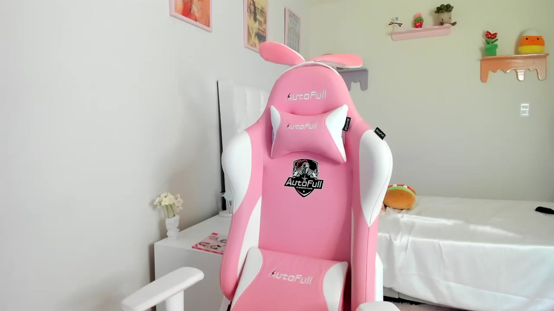 Gallery image thumbnail from Cherrycute666's myfreecams stream on, 07/14/2023, 23:35 image 4 of 20