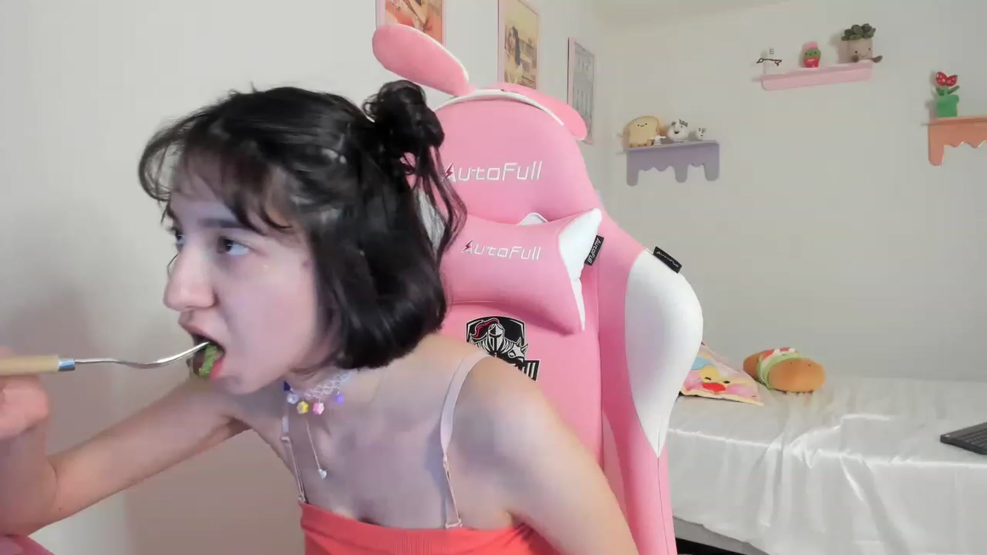 Gallery image thumbnail from Cherrycute666's myfreecams stream on, 07/15/2023, 01:09 image 7 of 20
