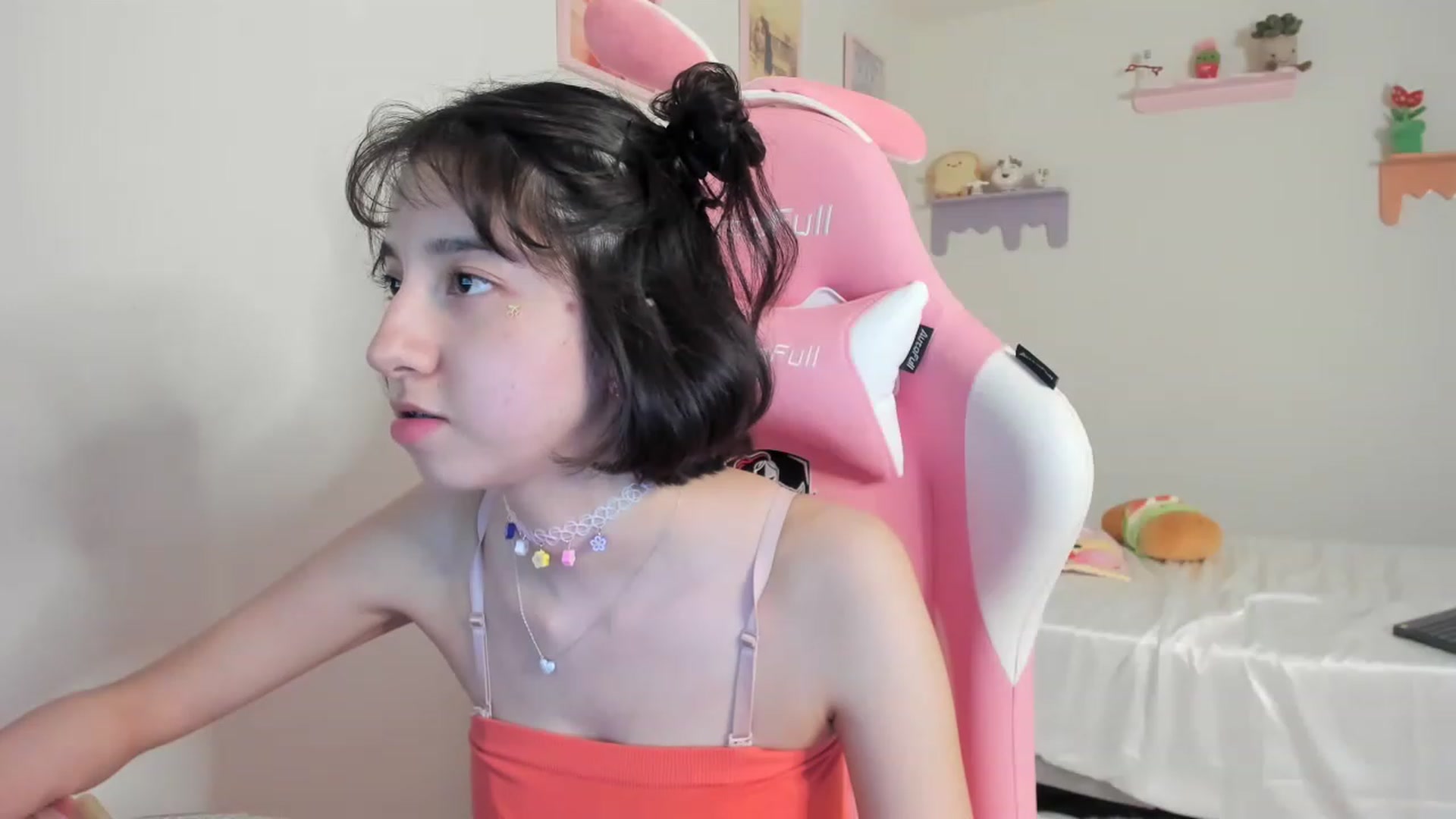 Gallery image thumbnail from Cherrycute666's myfreecams stream on, 07/15/2023, 01:09 image 11 of 20