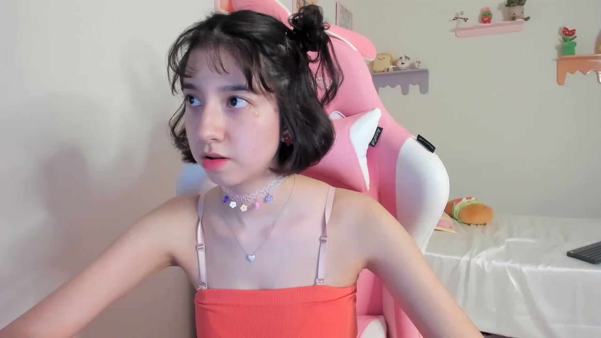Gallery image thumbnail from Cherrycute666's myfreecams stream on, 07/15/2023, 01:09 image 16 of 20