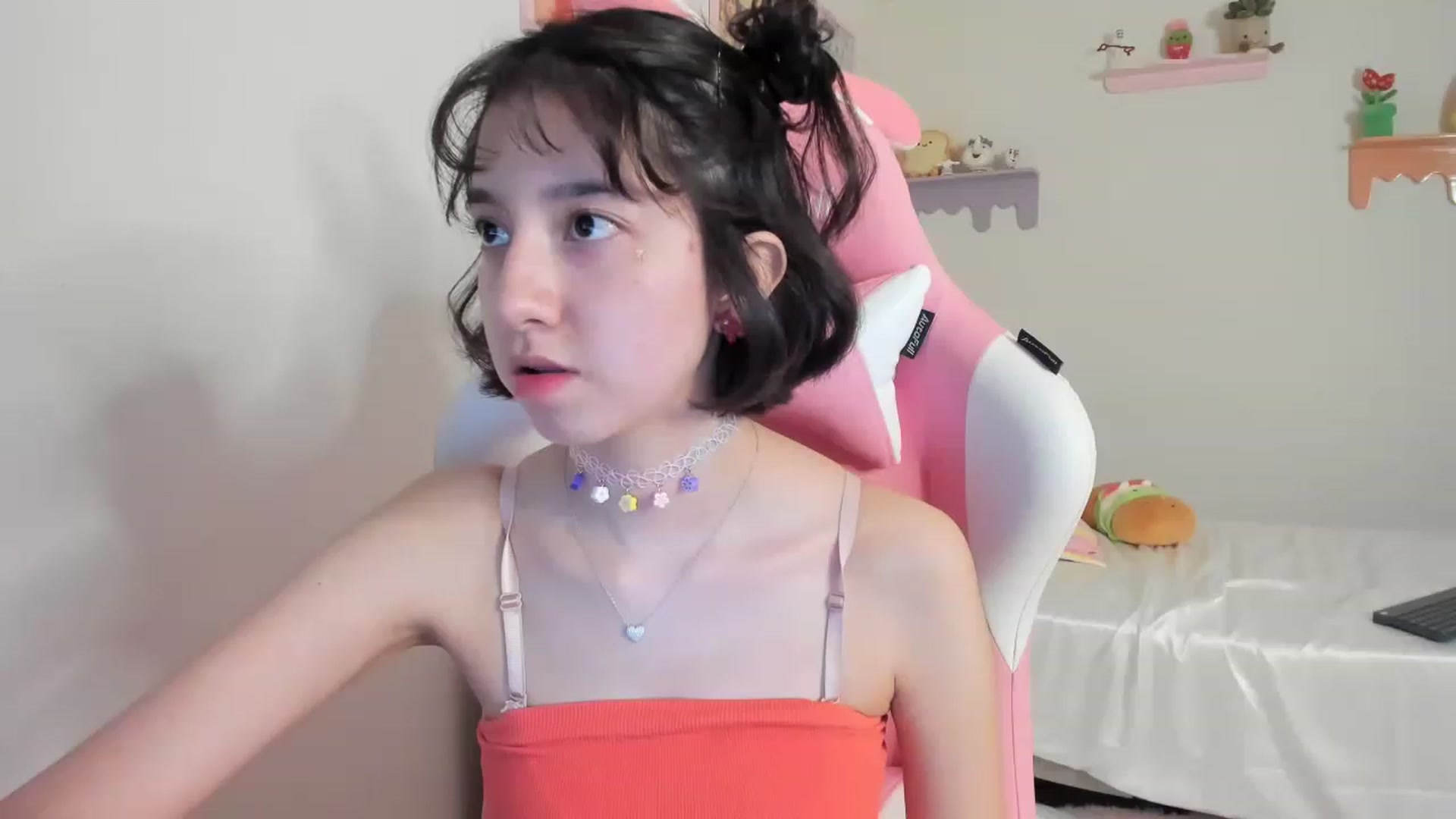 Gallery image thumbnail from Cherrycute666's myfreecams stream on, 07/15/2023, 01:09 image 17 of 20