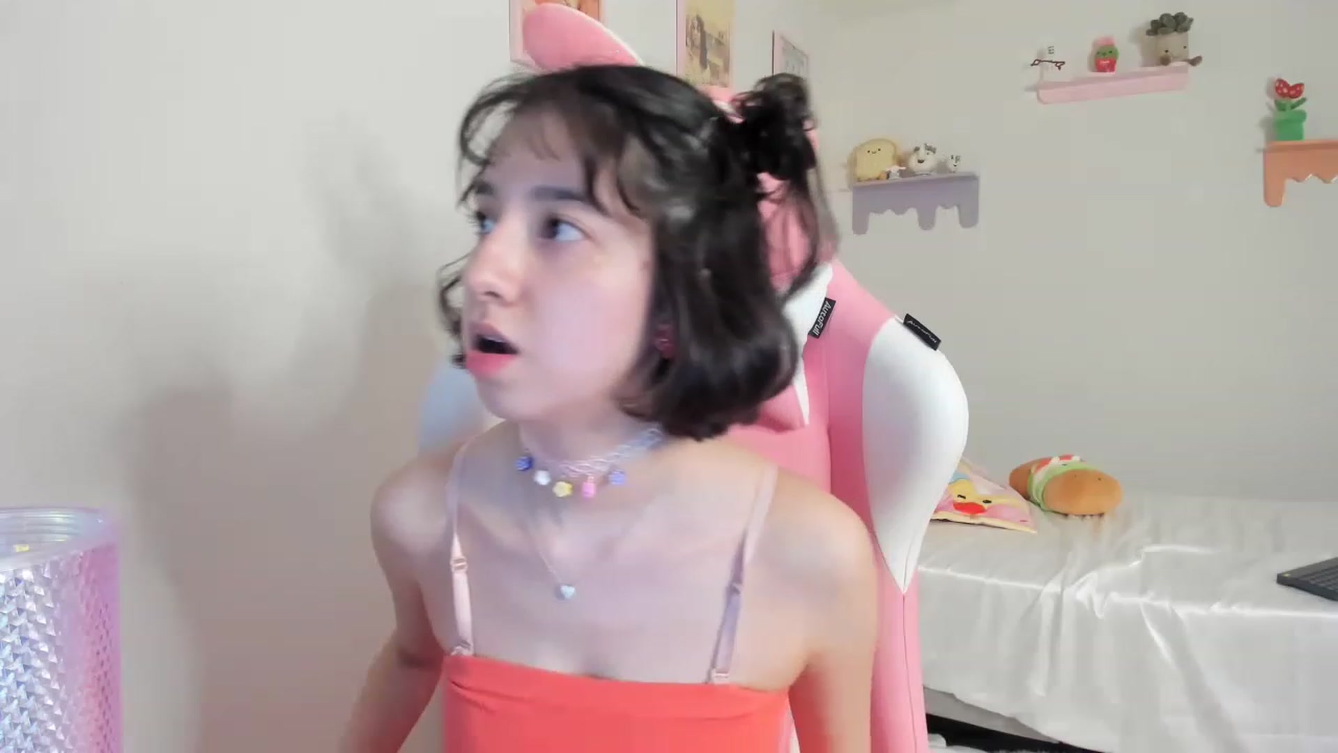 Gallery image thumbnail from Cherrycute666's myfreecams stream on, 07/15/2023, 01:09 image 15 of 20