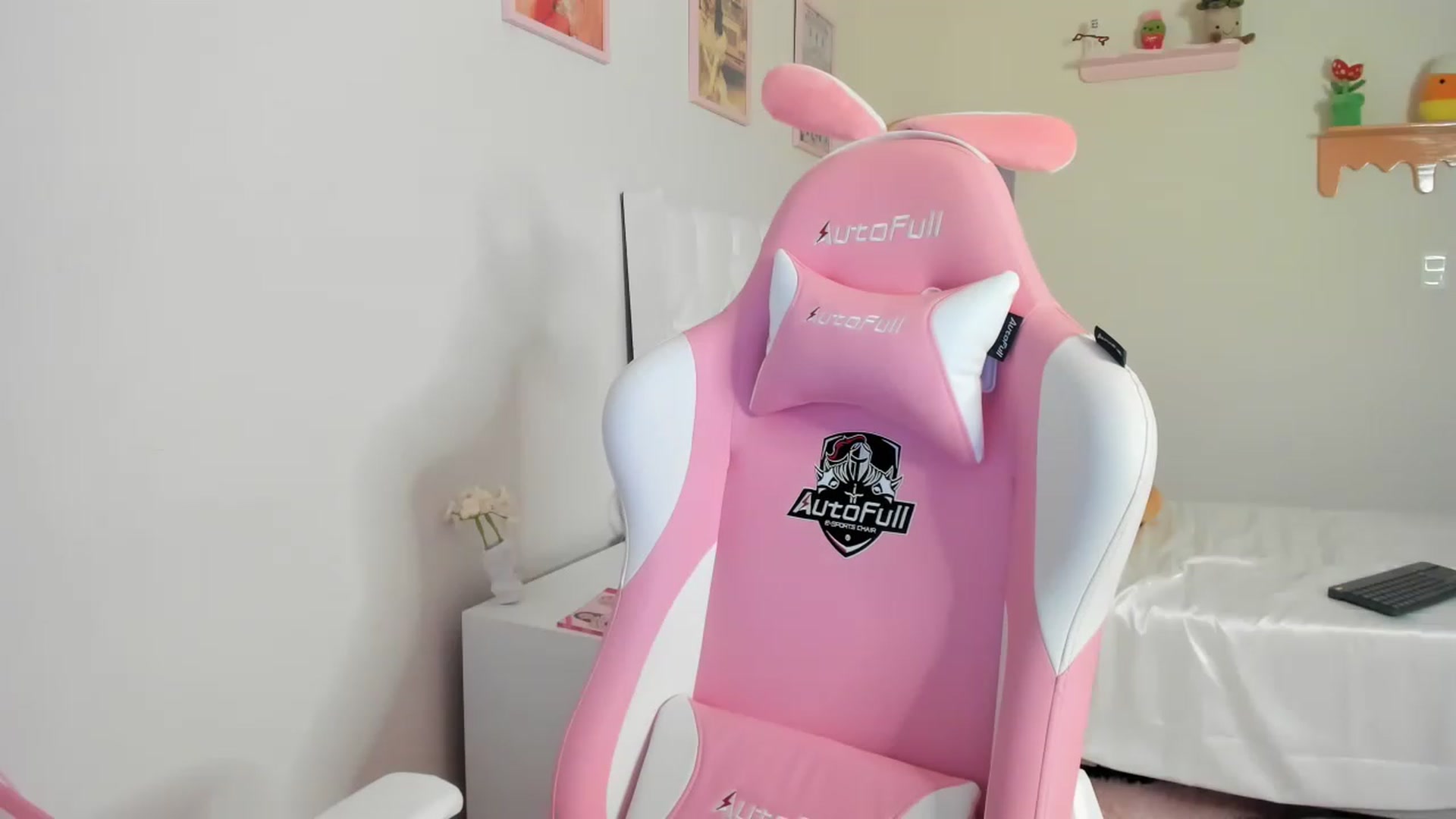Gallery image thumbnail from Cherrycute666's myfreecams stream on, 07/15/2023, 06:40 image 5 of 20