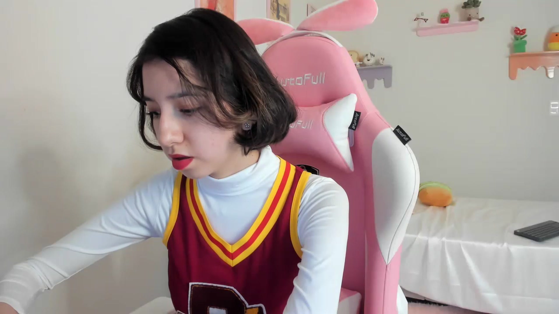 Gallery image thumbnail from Cherrycute666's myfreecams stream on, 07/15/2023, 22:21 image 6 of 20