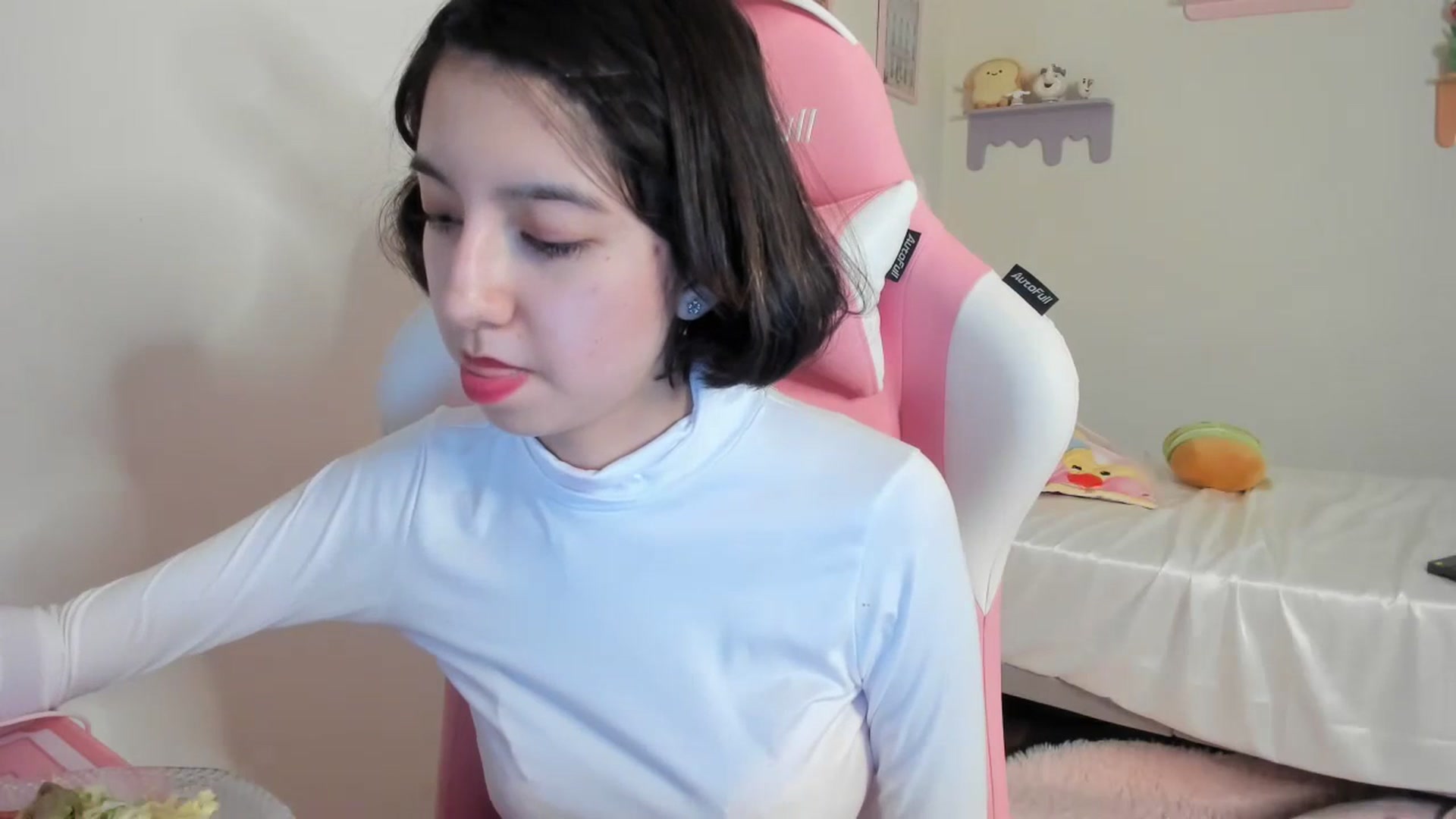 Gallery image thumbnail from Cherrycute666's myfreecams stream on, 07/16/2023, 01:33 image 8 of 20