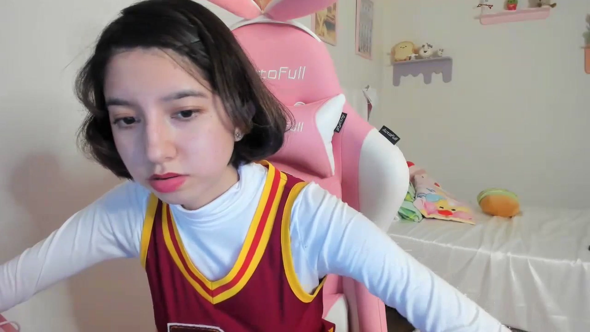 Gallery image thumbnail from Cherrycute666's myfreecams stream on, 07/16/2023, 01:33 image 16 of 20