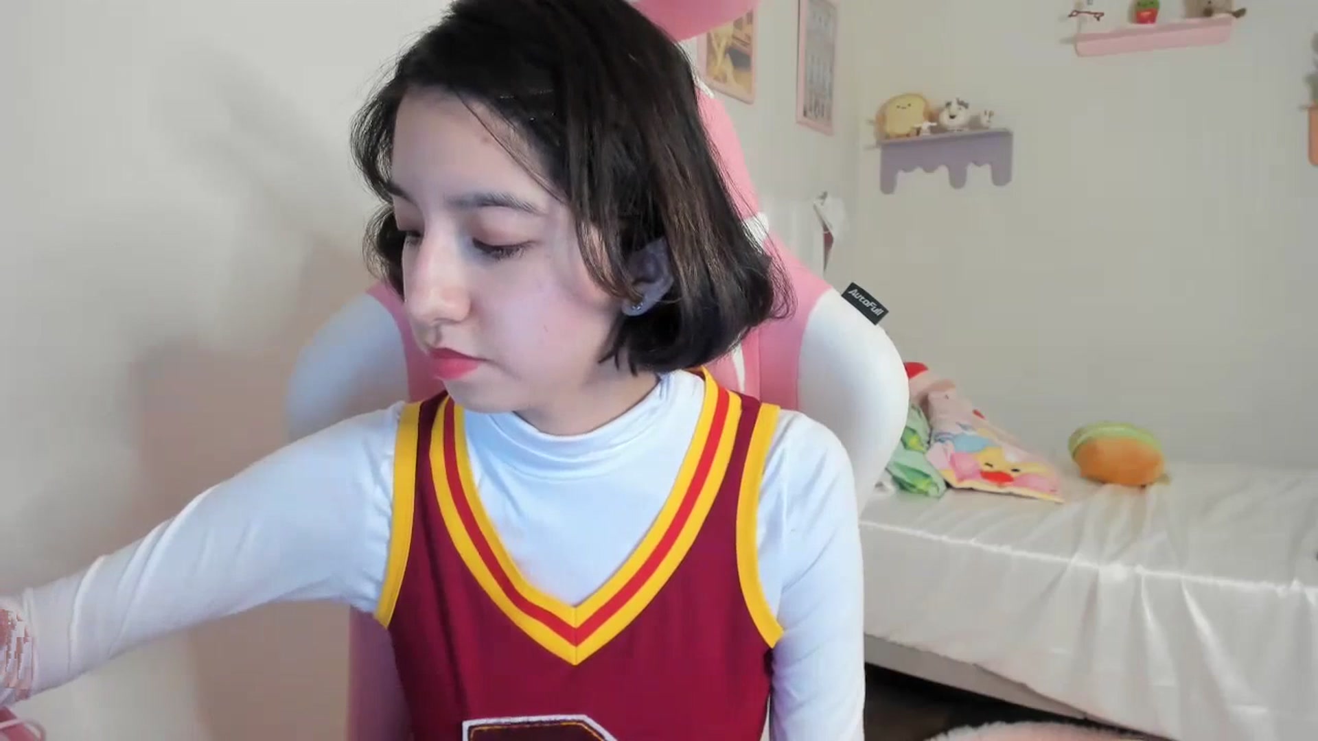 Gallery image thumbnail from Cherrycute666's myfreecams stream on, 07/16/2023, 01:33 image 15 of 20