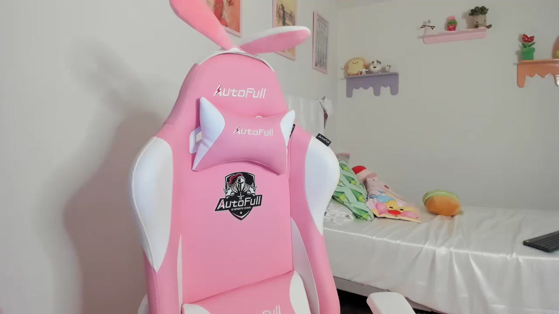 Gallery image thumbnail from Cherrycute666's myfreecams stream on, 07/16/2023, 01:33 image 3 of 20