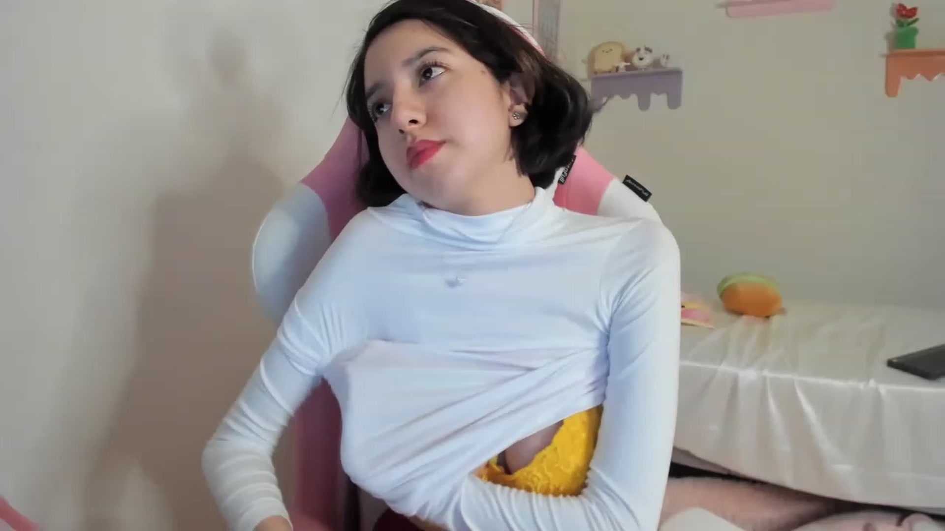 Gallery image thumbnail from Cherrycute666's myfreecams stream on, 07/16/2023, 06:28 image 2 of 20