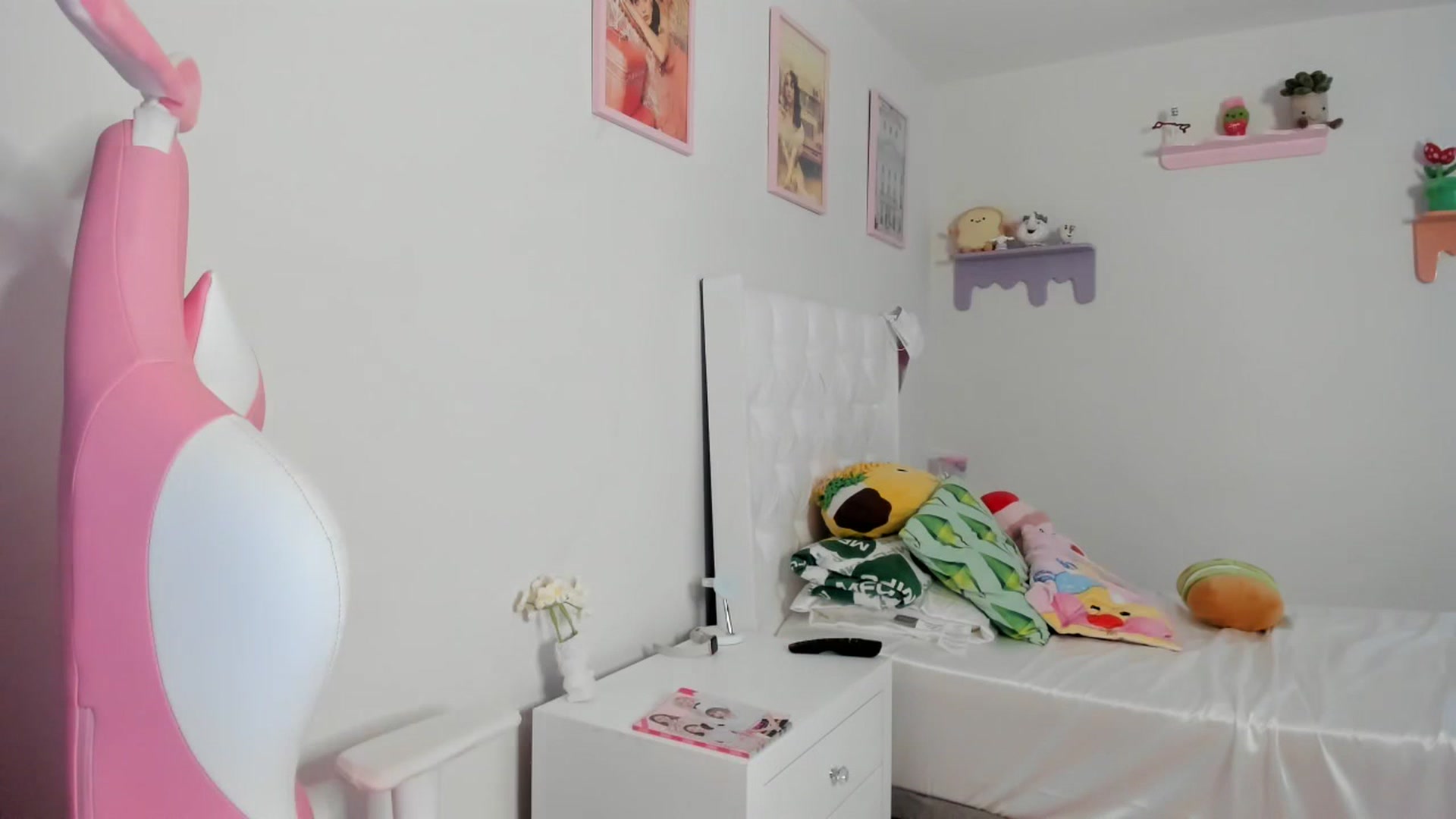 Gallery image thumbnail from Cherrycute666's myfreecams stream on, 07/16/2023, 10:25 image 6 of 20