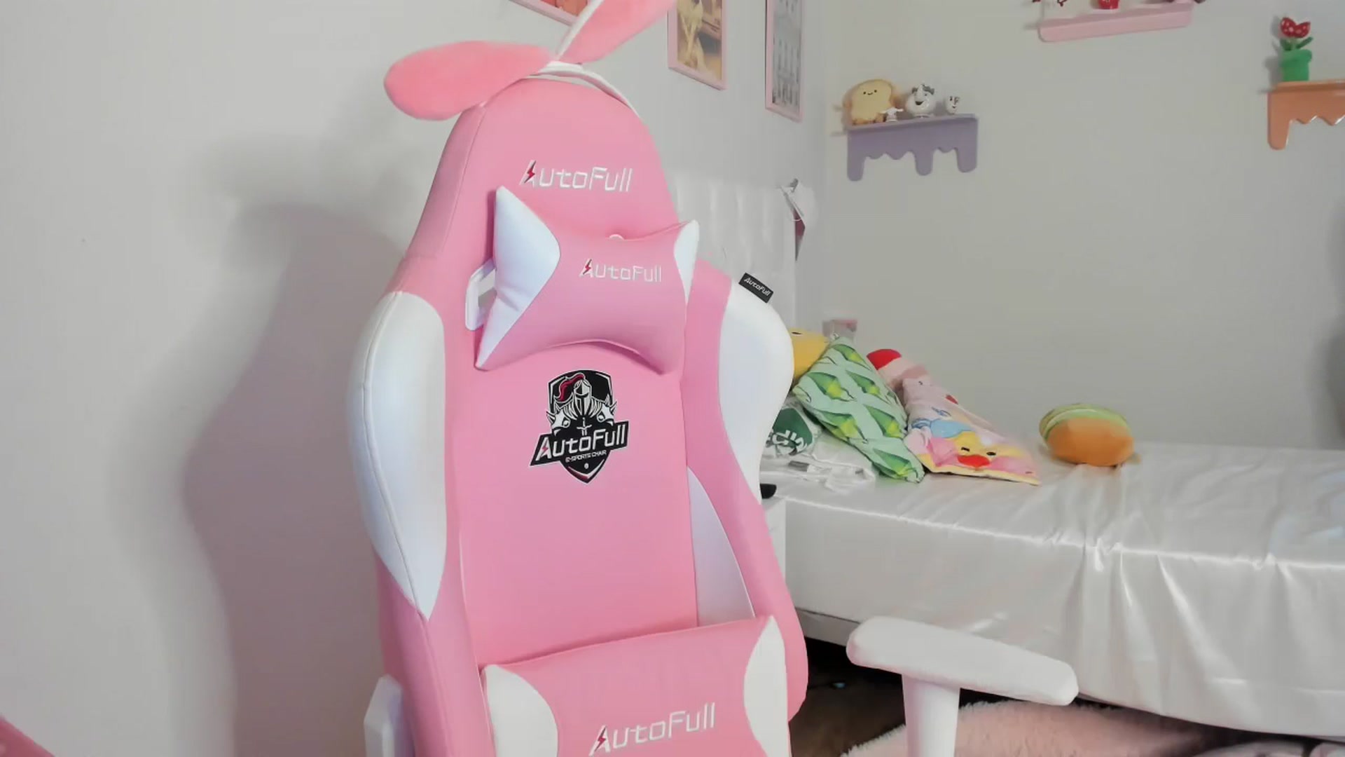 Gallery image thumbnail from Cherrycute666's myfreecams stream on, 07/16/2023, 10:25 image 3 of 20